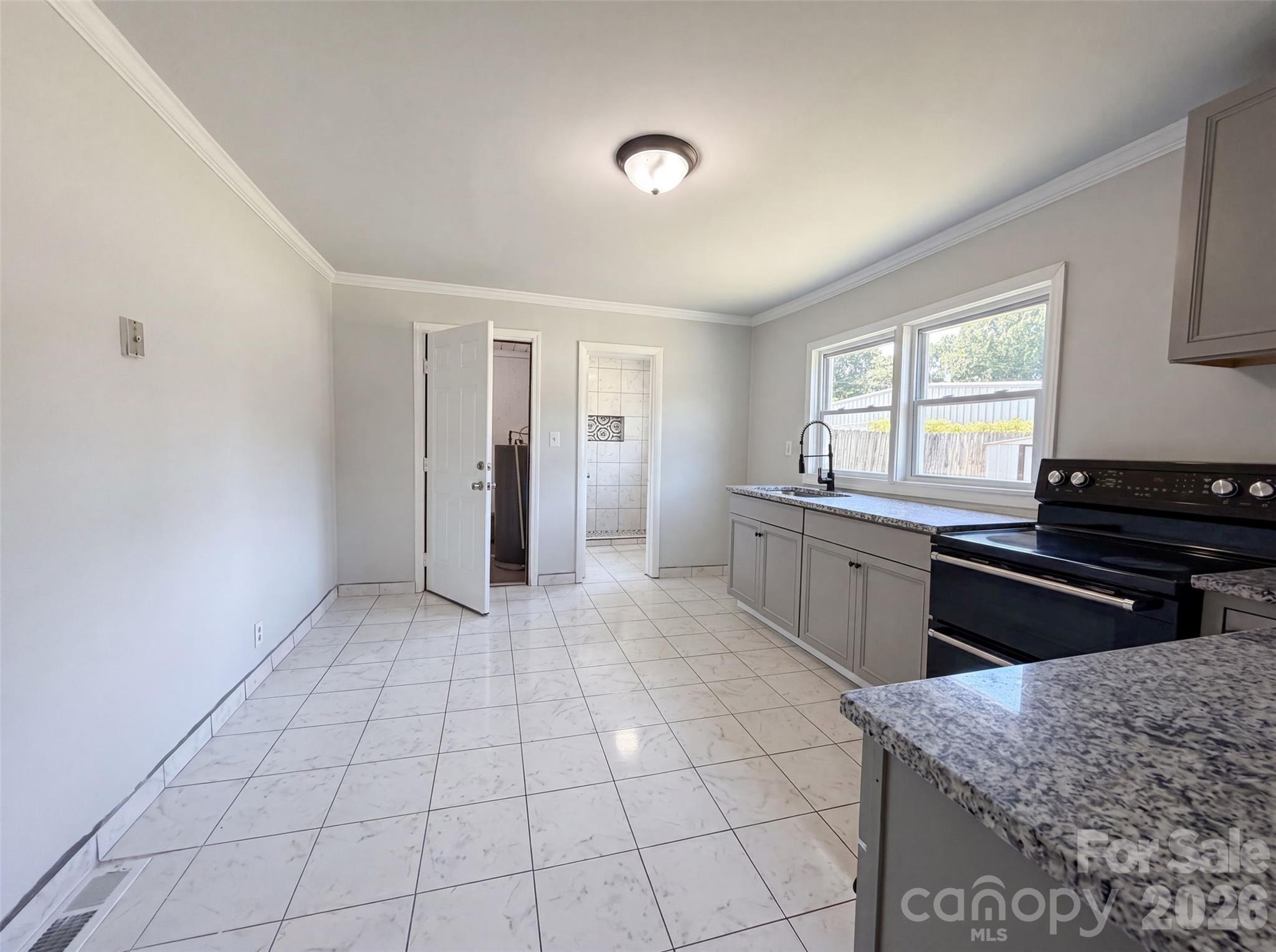 123 E Farmview Street Property Photo 6