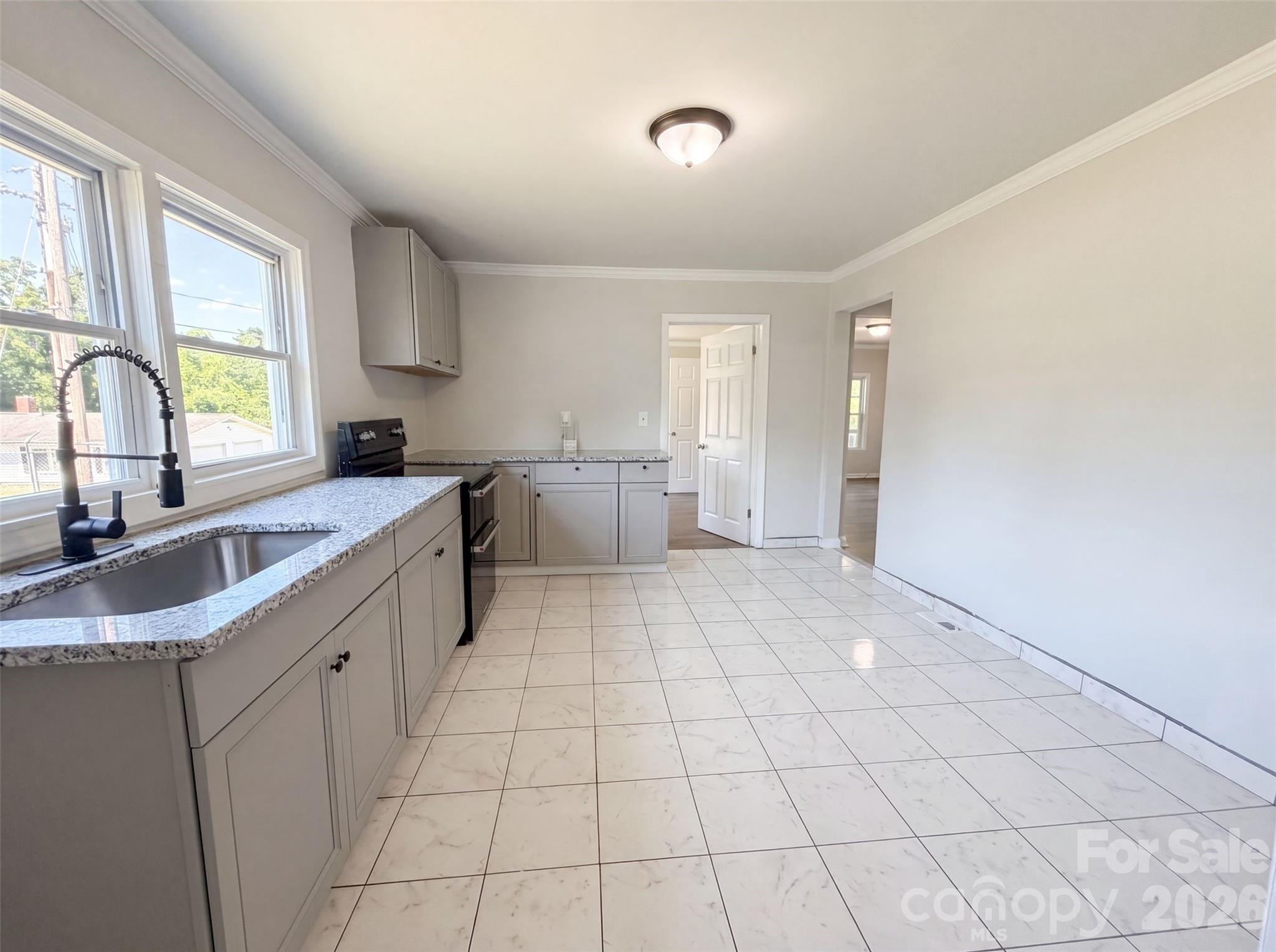 123 E Farmview Street Property Photo 7