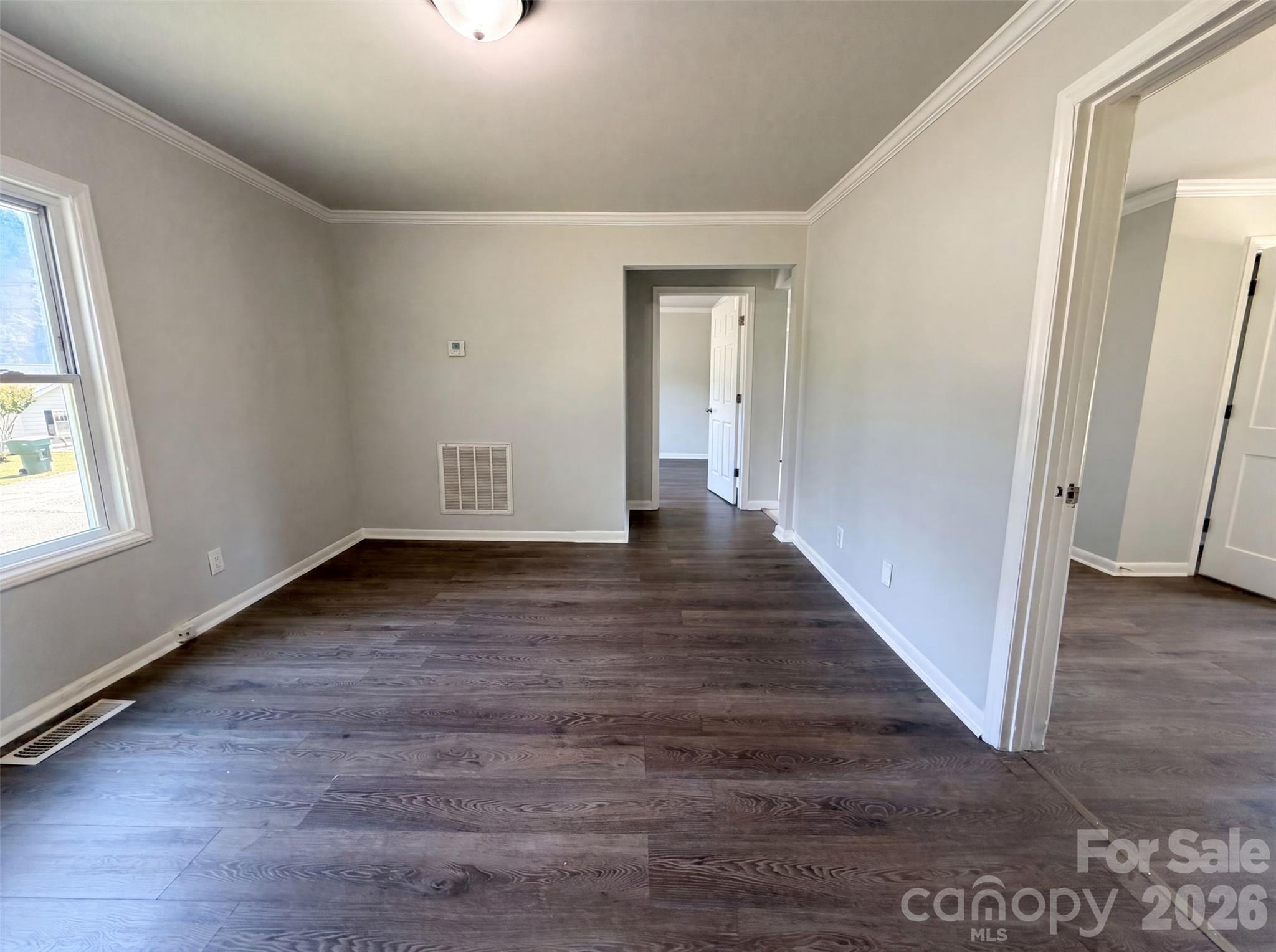 123 E Farmview Street Property Photo 8