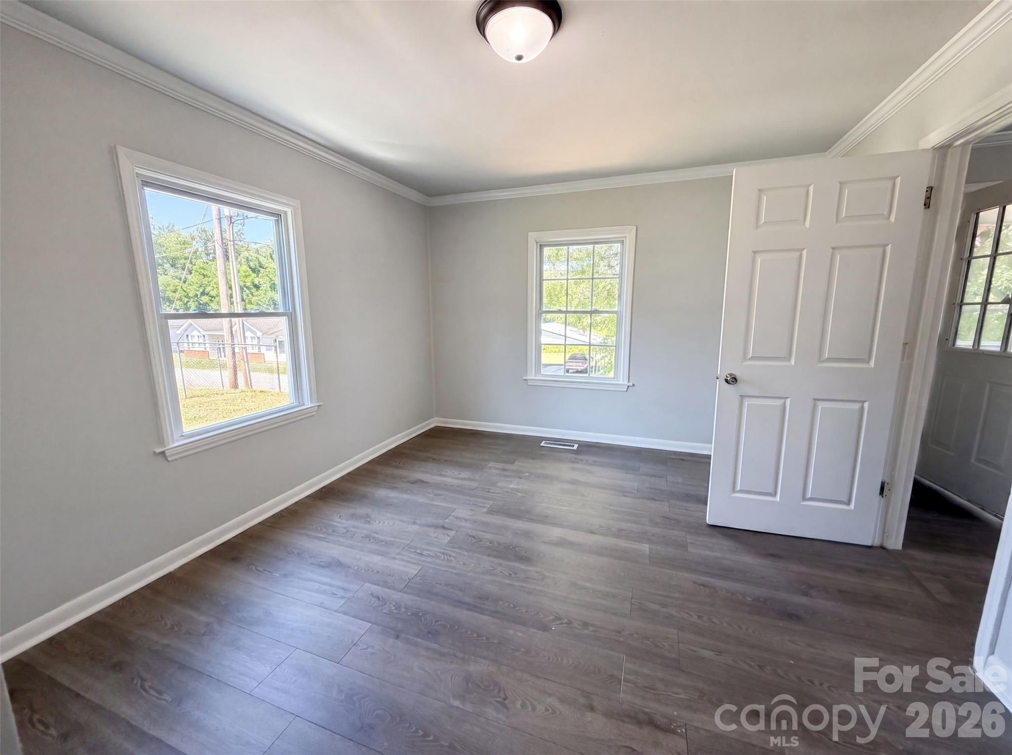 123 E Farmview Street Property Photo 10