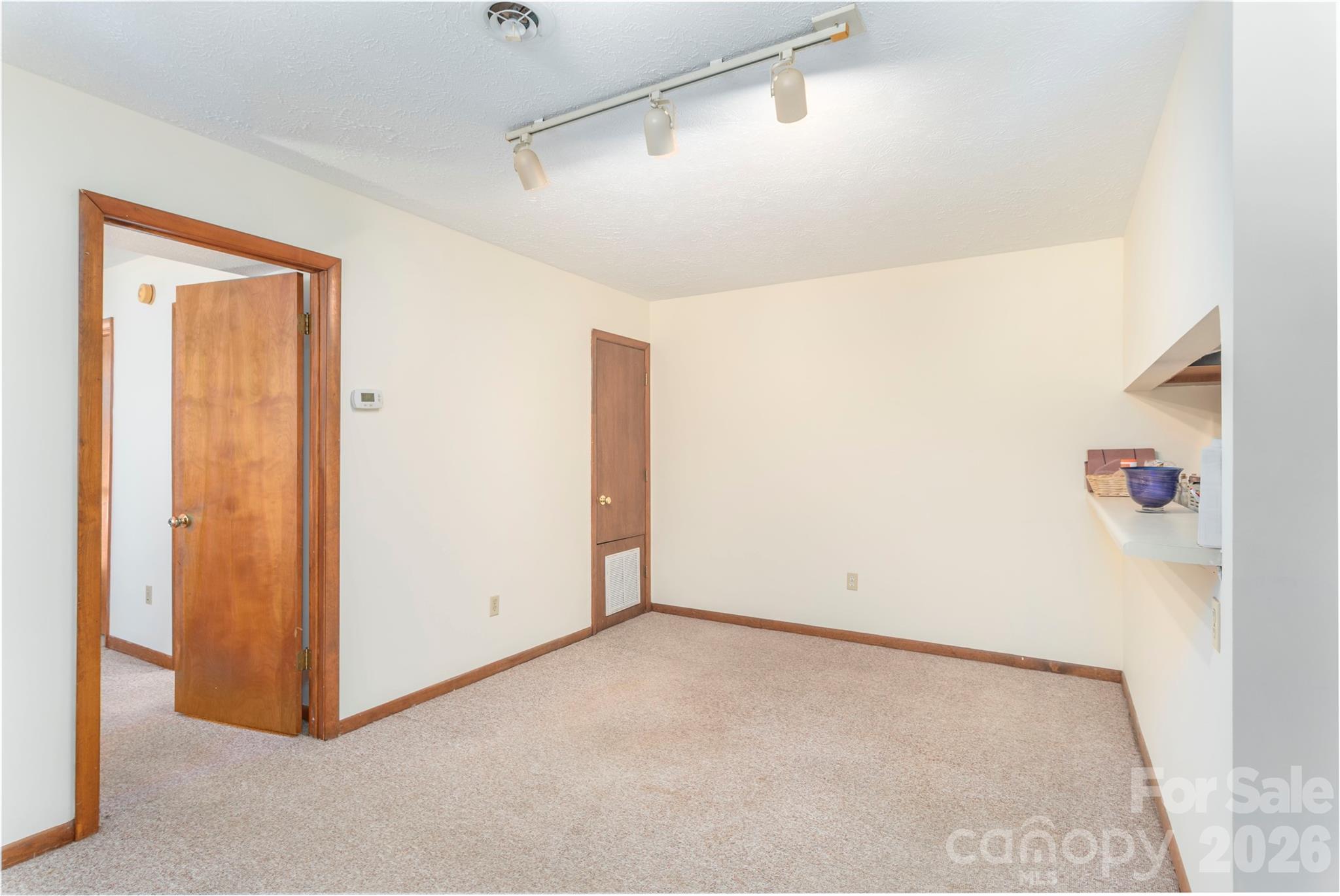 33 Ravencroft Lane E33 Property Photo 9