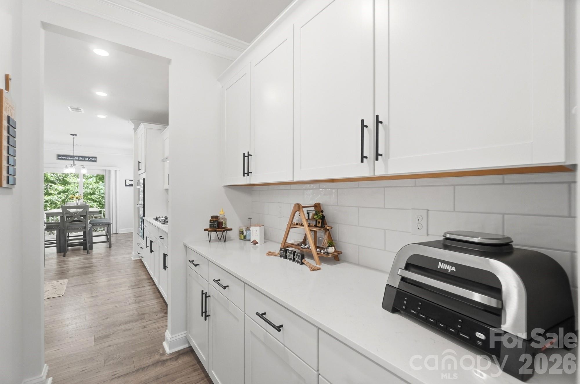 6042 Sylvan Drive Property Photo 6
