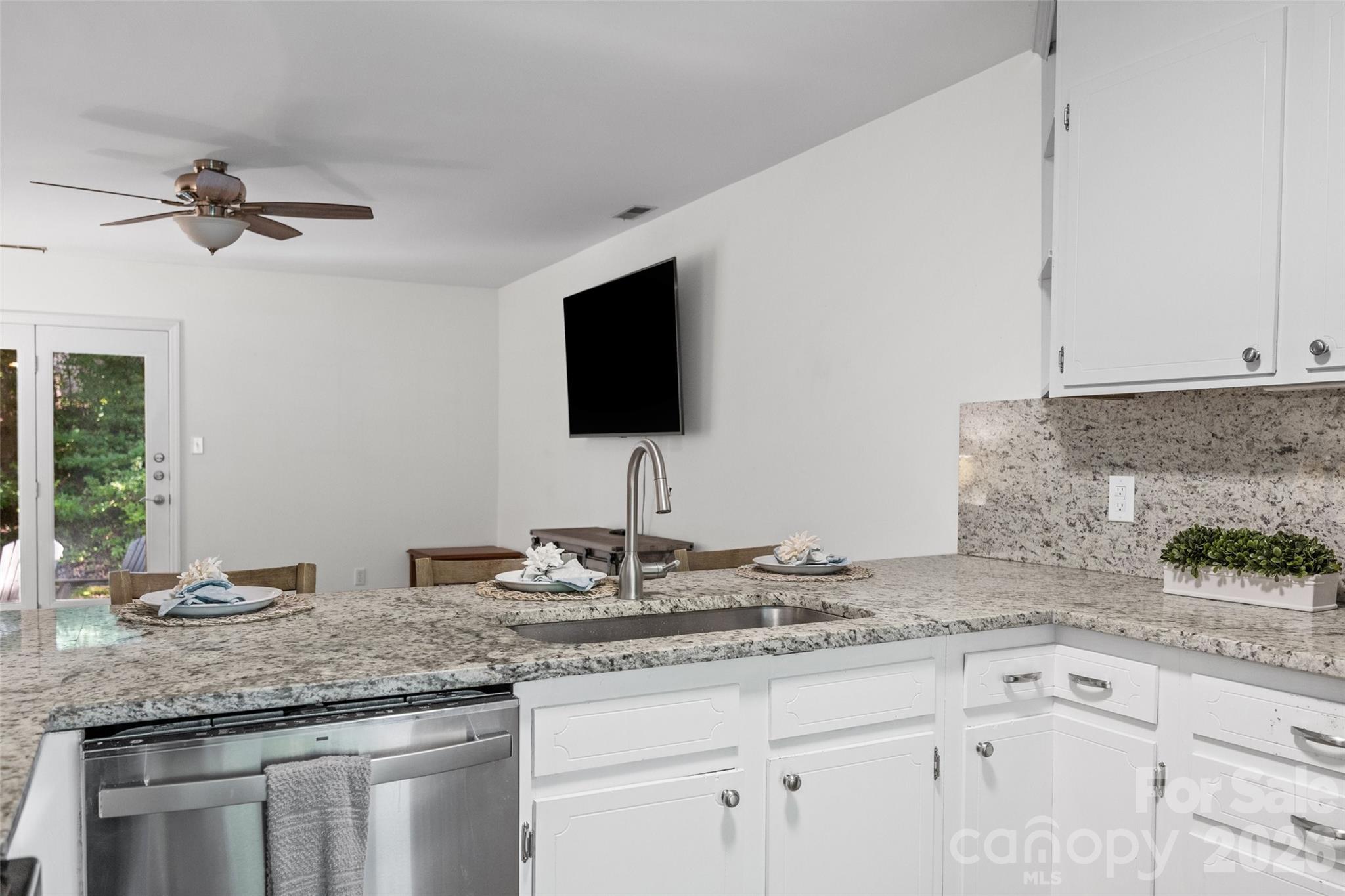105 David Court Property Photo 6
