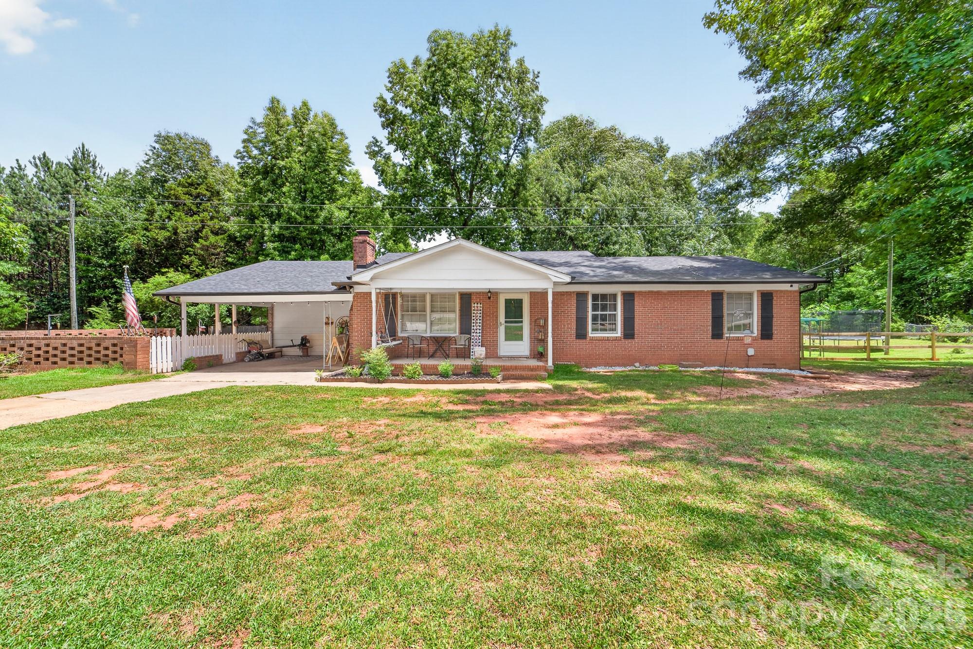 2446 Wood Road Property Photo 4