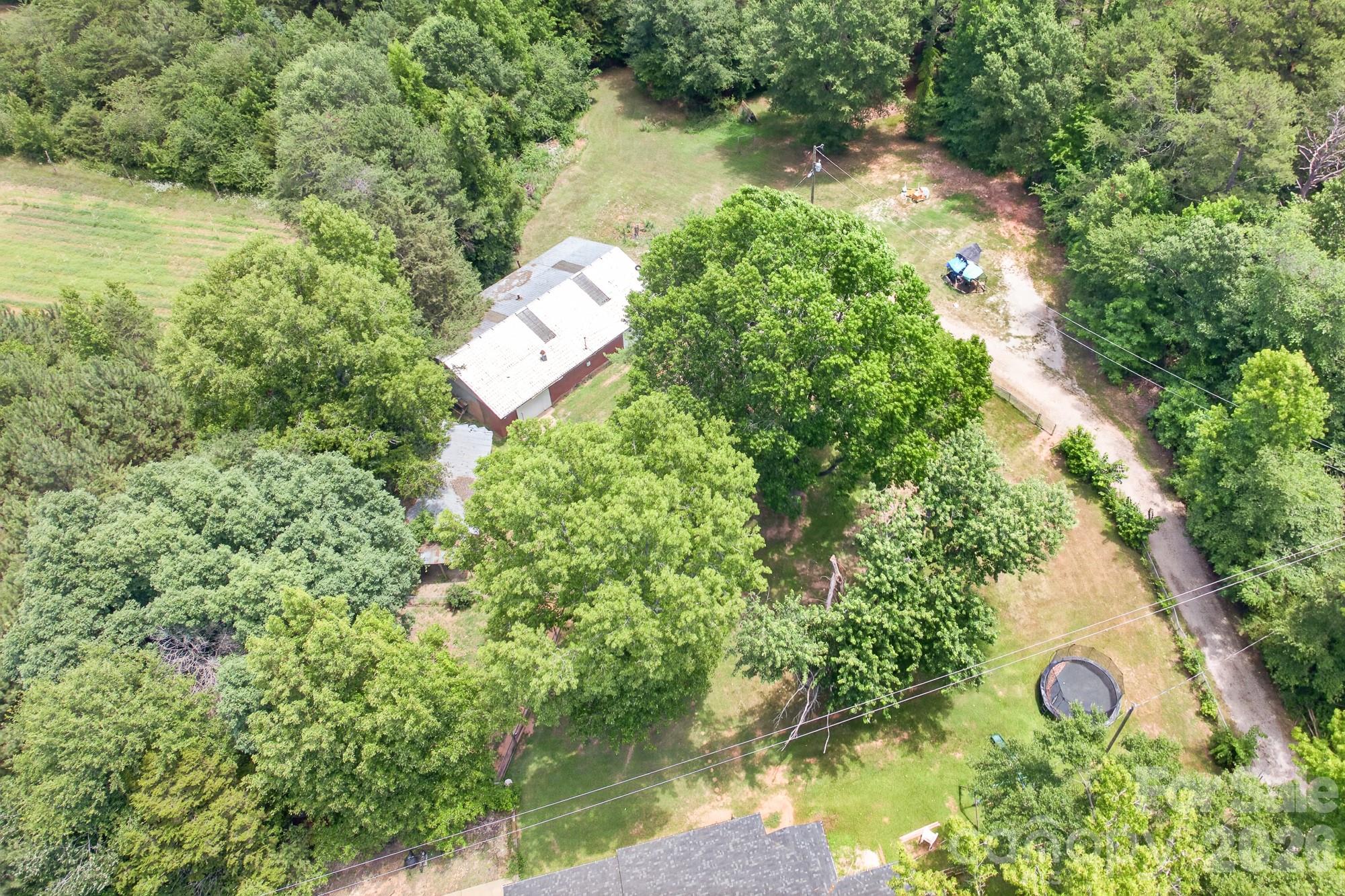 2446 Wood Road Property Photo 6
