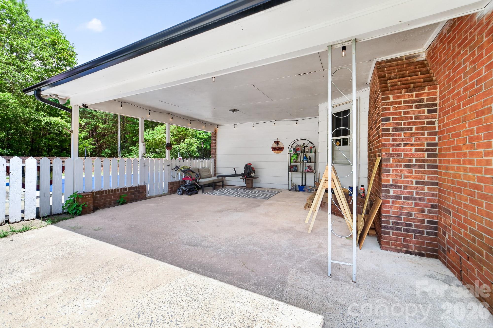 2446 Wood Road Property Photo 8