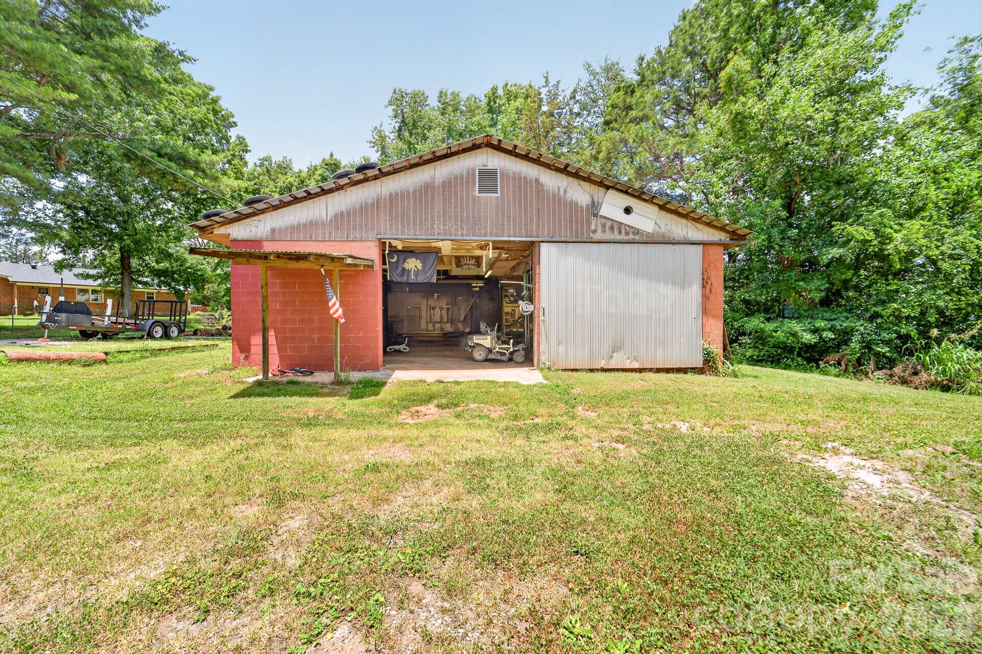 2446 Wood Road Property Photo 18