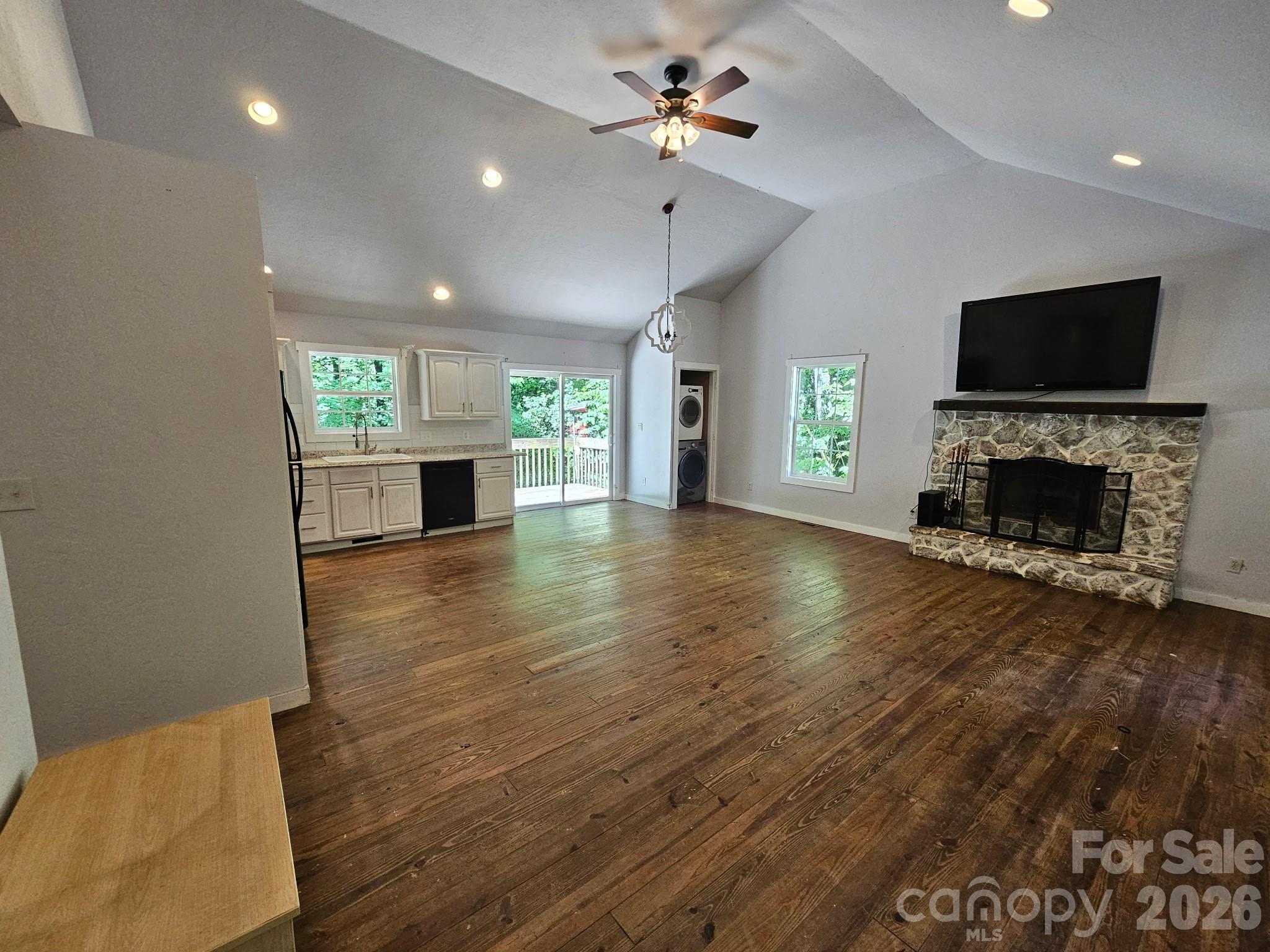 100 Squirrel Lane Property Photo 3