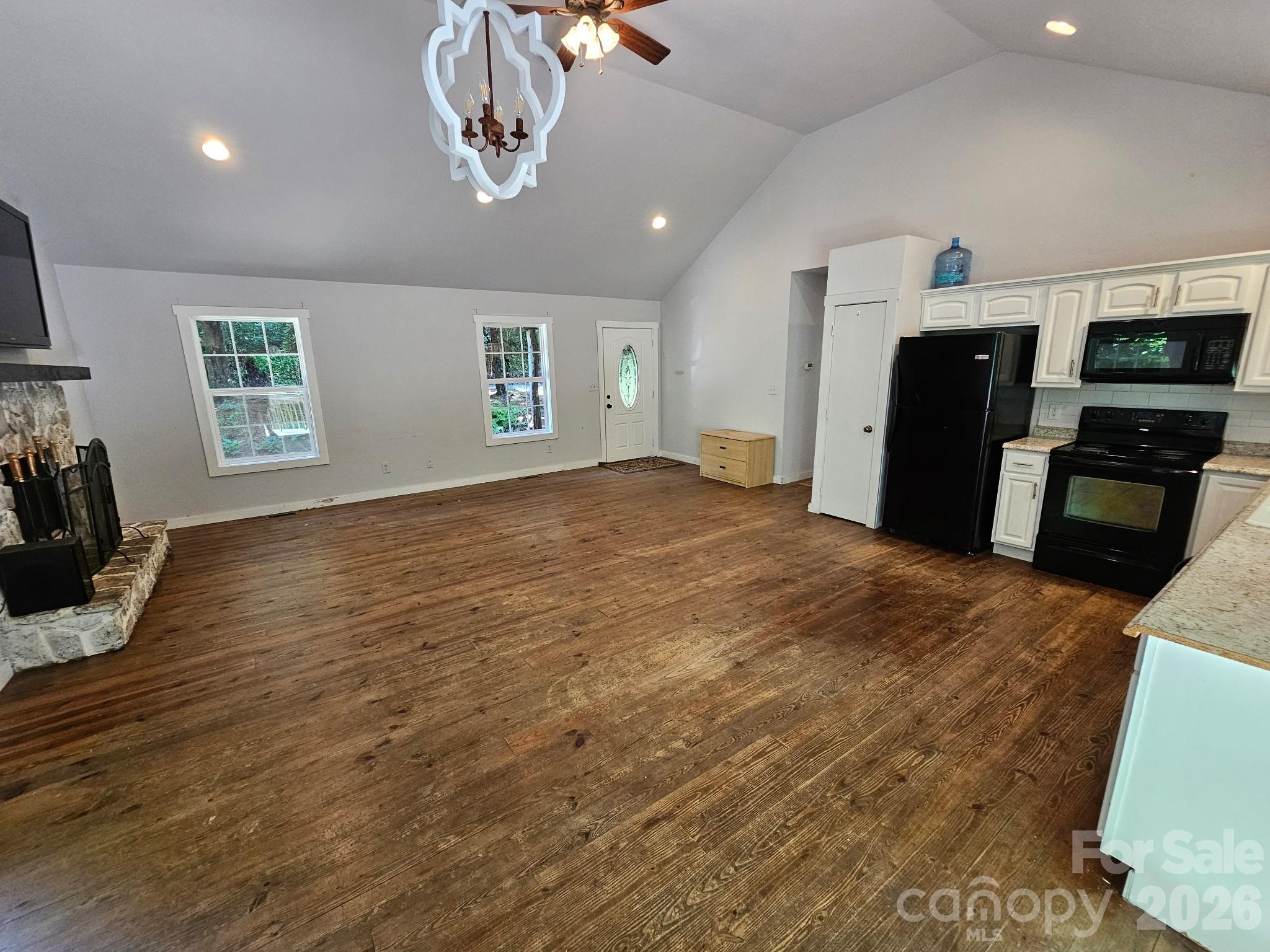 100 Squirrel Lane Property Photo 16