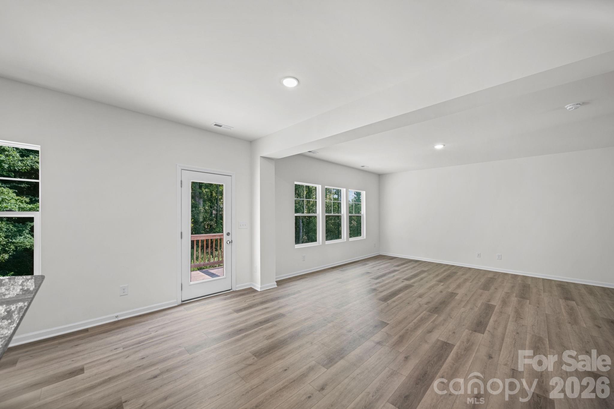 7725 E Lane Drive Property Photo 14