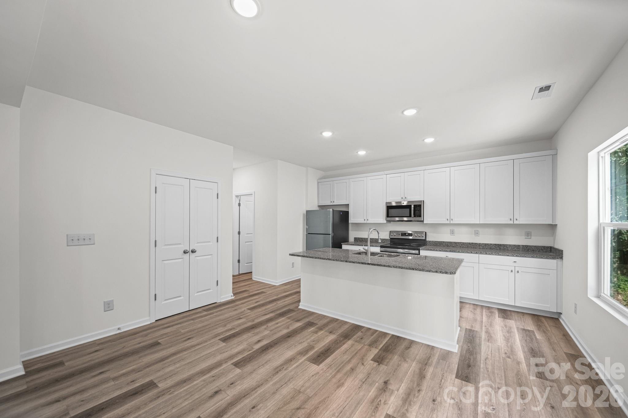 7725 E Lane Drive Property Photo 17
