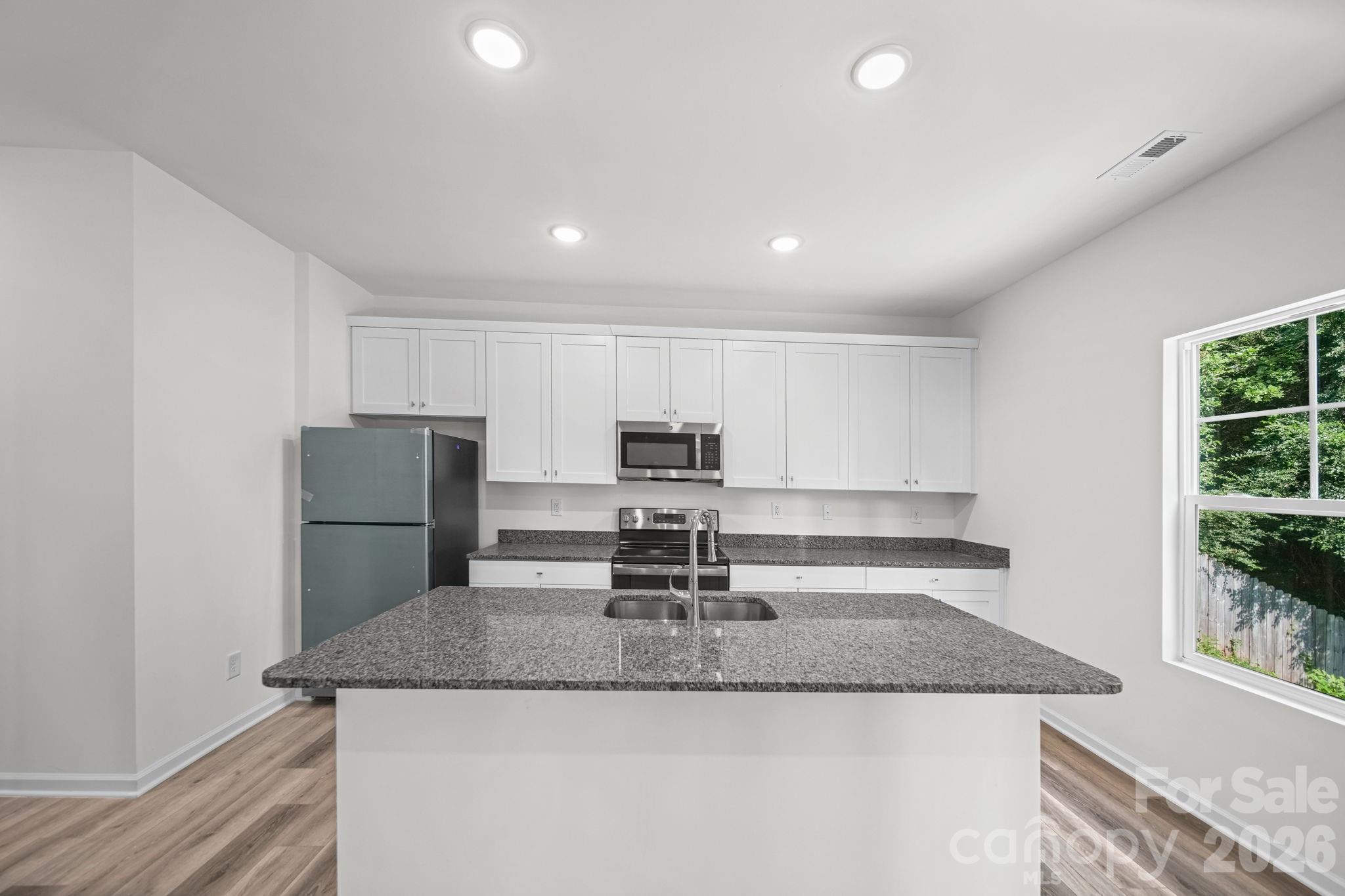 7725 E Lane Drive Property Photo 18