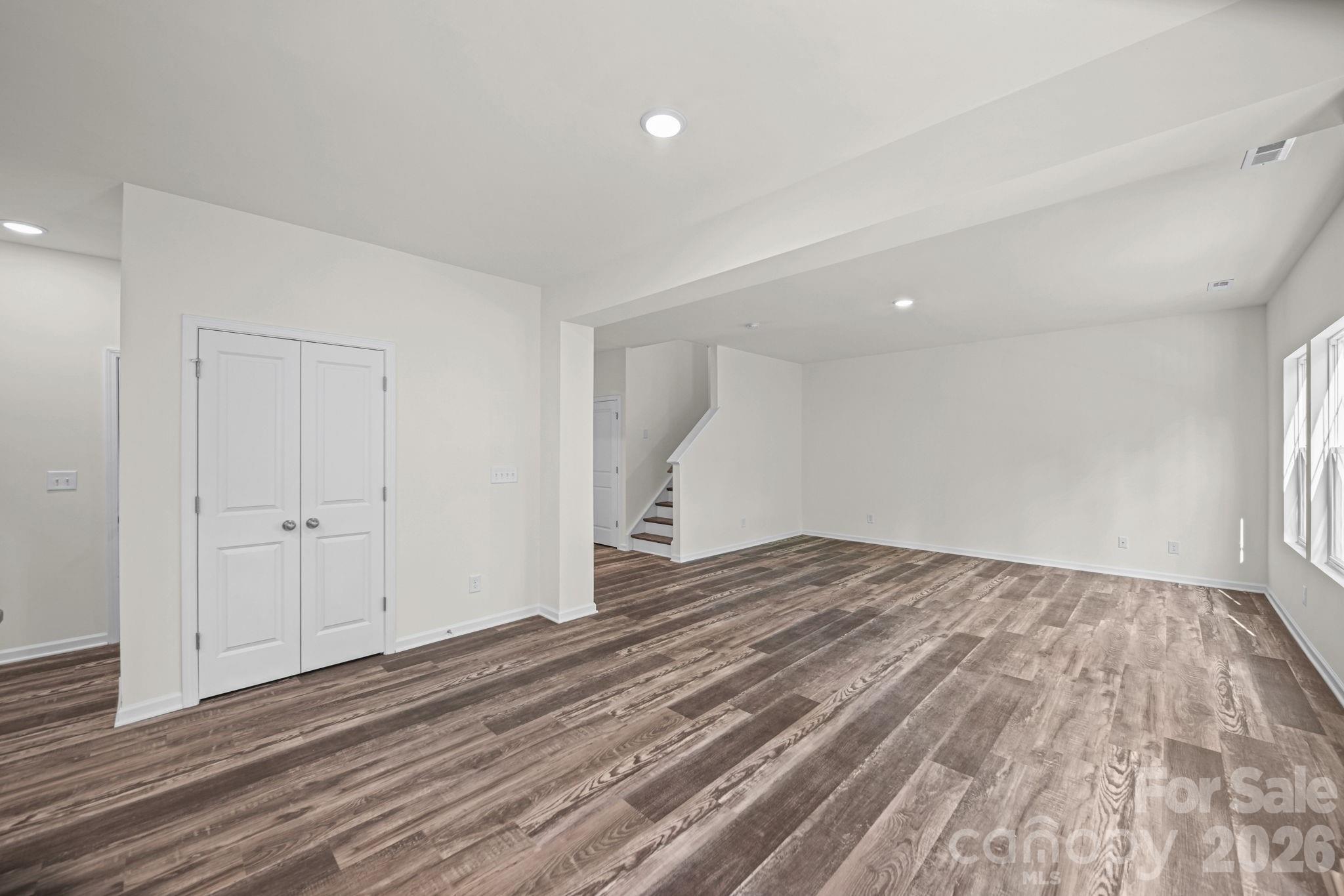 7809 E Lane Drive Property Photo 8
