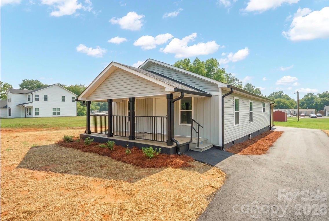 1810 E Greenbriar Road Property Photo 1