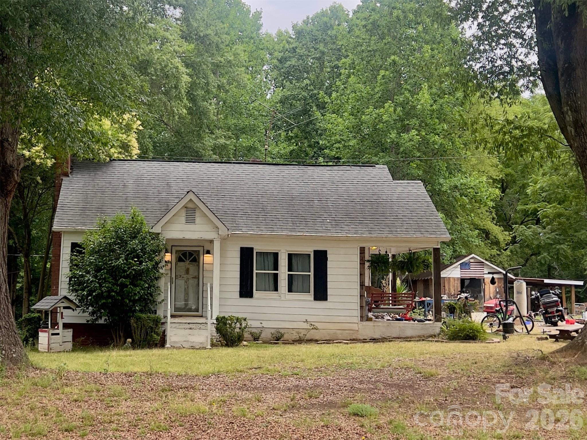8628 Island Point Road Property Photo 1