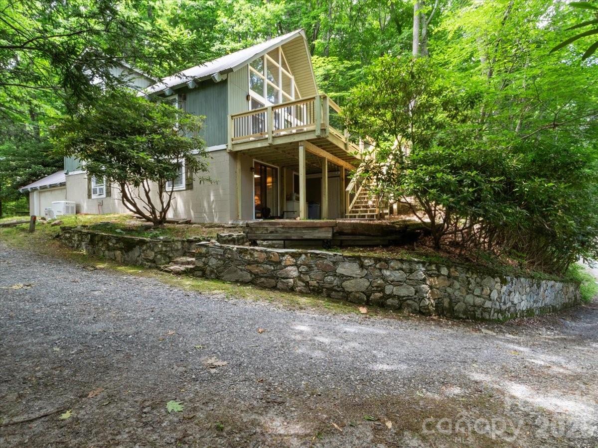 119 Fox Den Road Property Photo 2