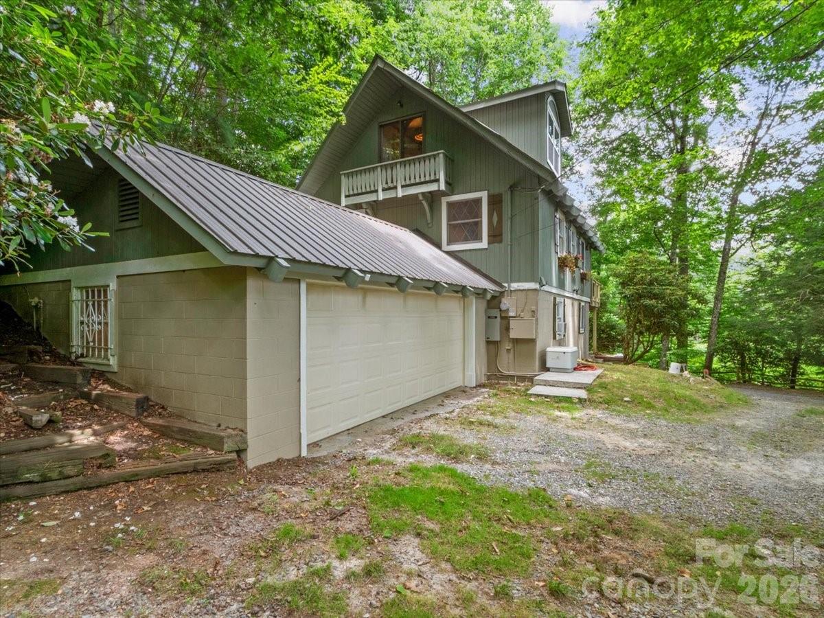 119 Fox Den Road Property Photo 4