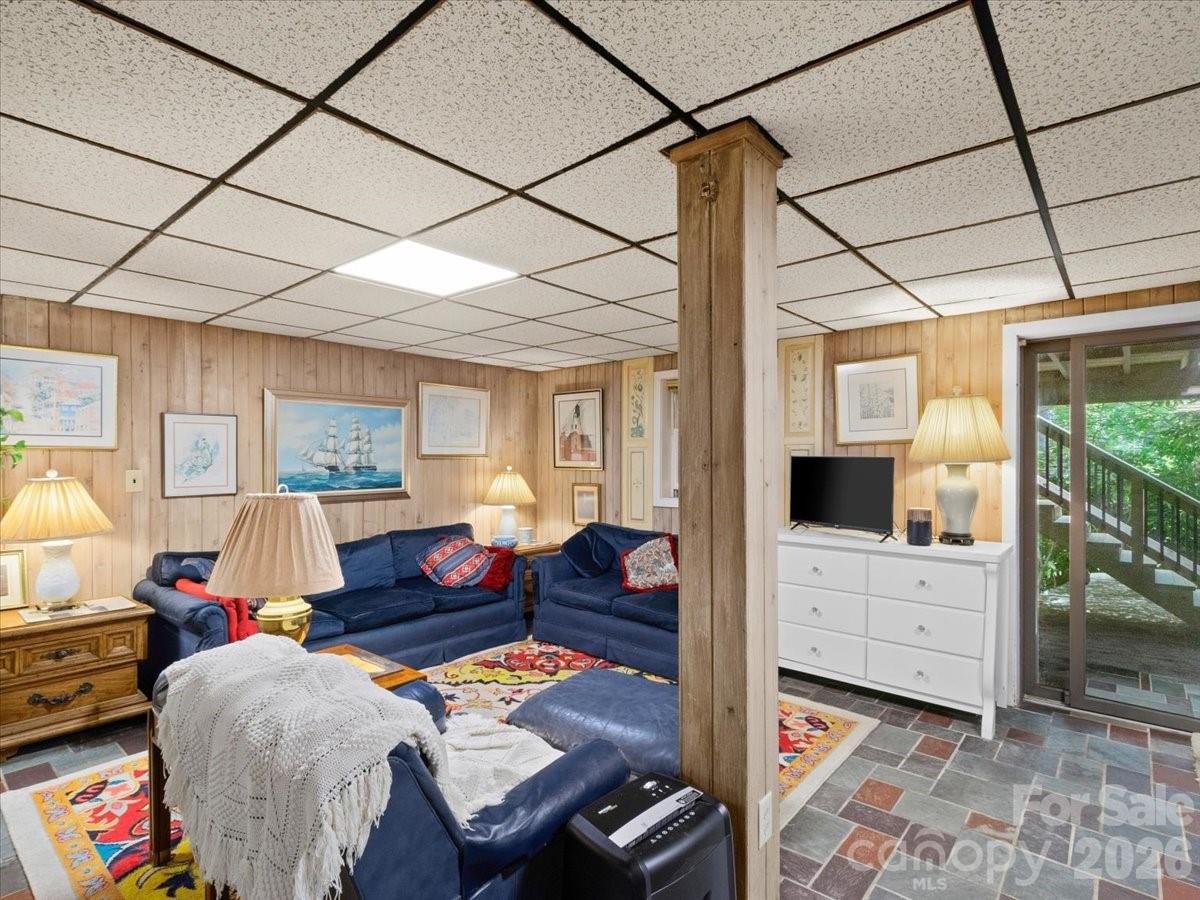119 Fox Den Road Property Photo 14