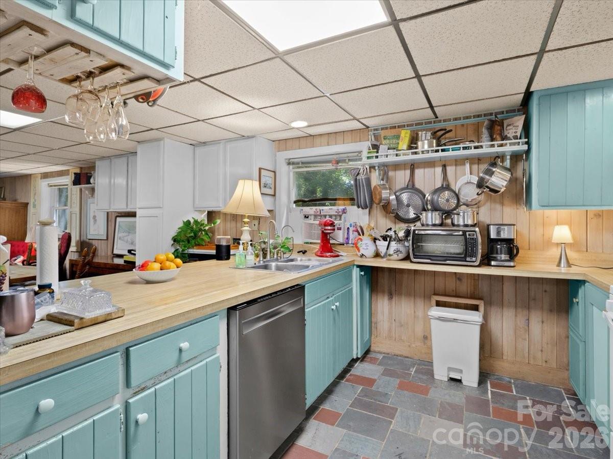 119 Fox Den Road Property Photo 18