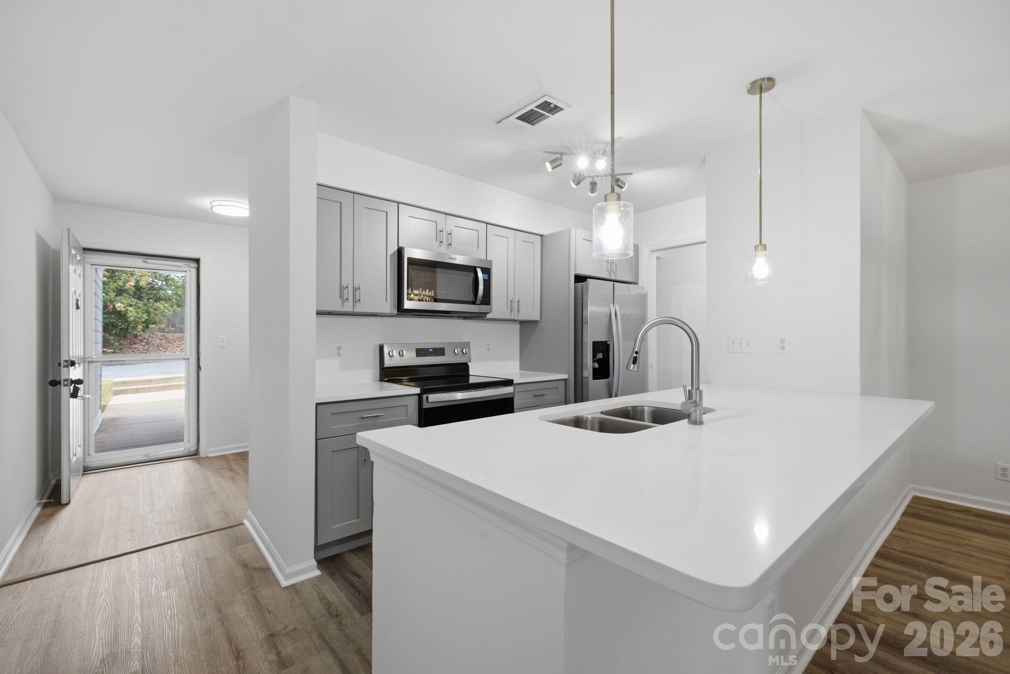 18817 Nautical Drive 105 Property Photo 7