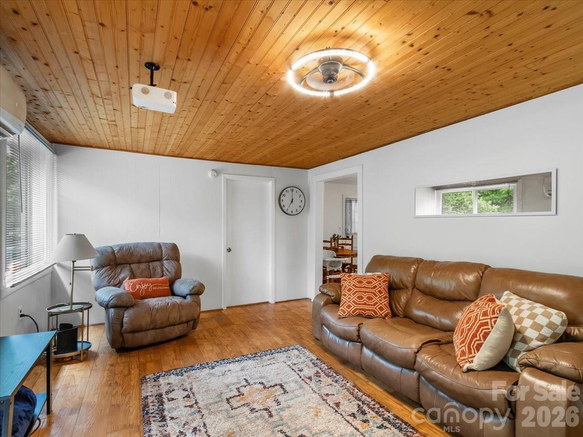 352 Jakes Branch Road Property Photo 4