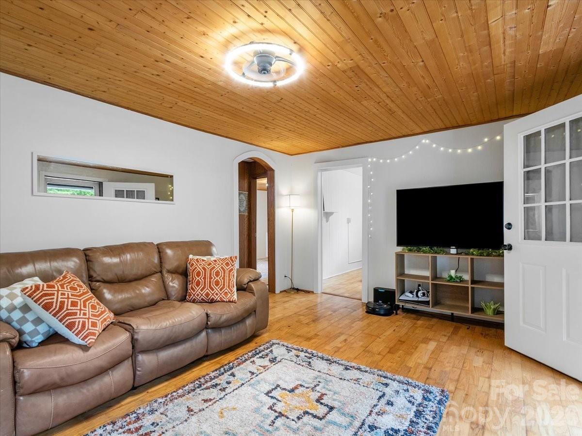 352 Jakes Branch Road Property Photo 6