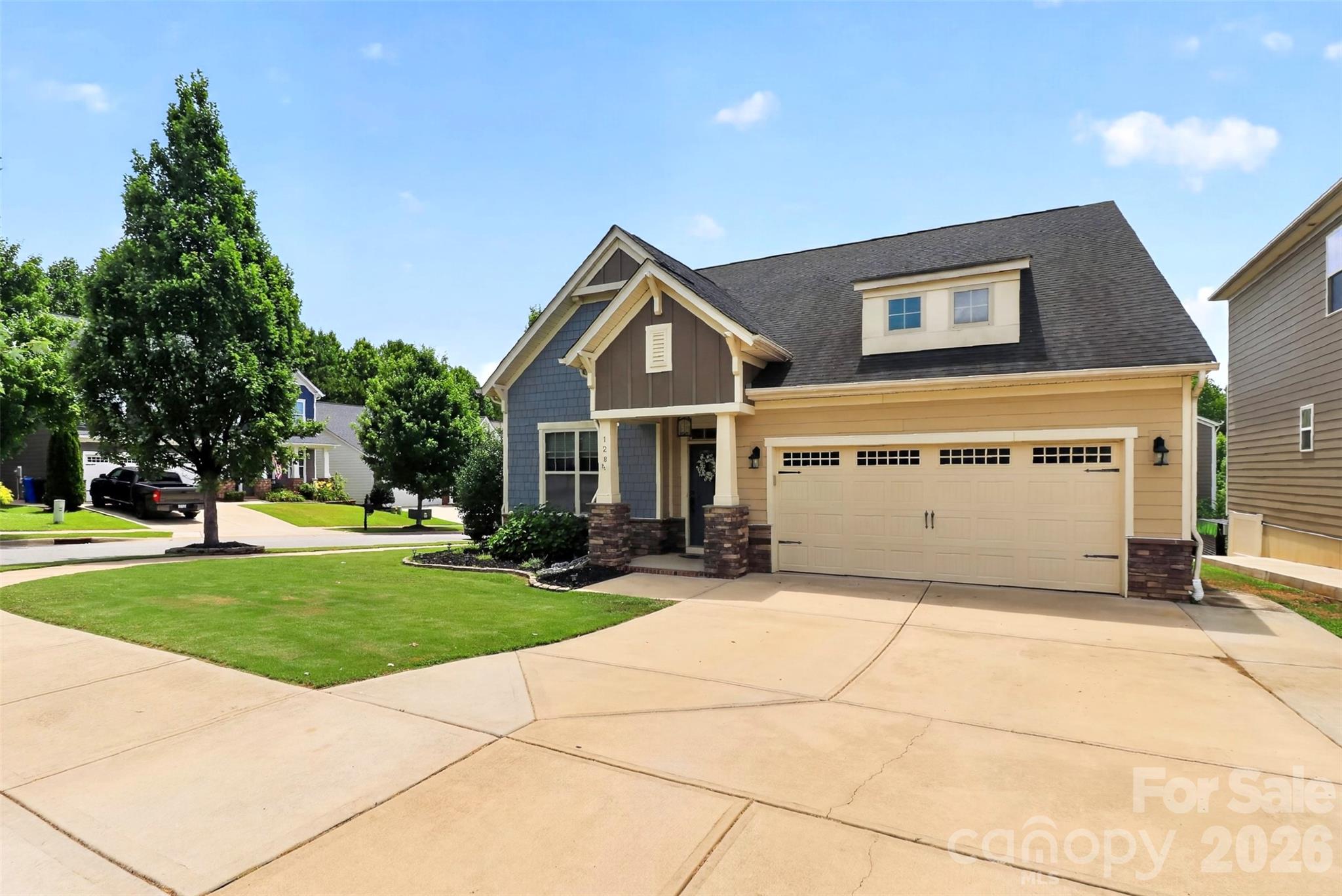 128 Creekside Crossing Lane Property Photo 2