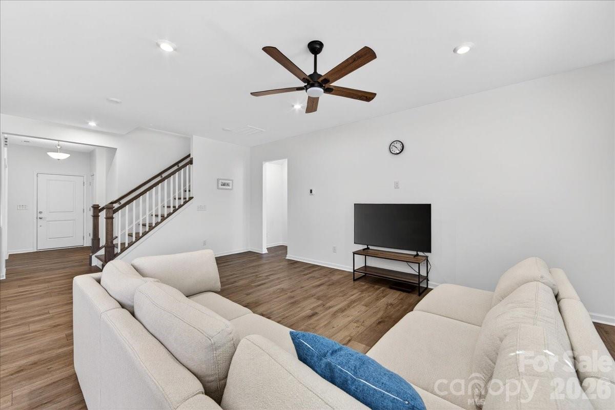 11119 Glasden Road Property Photo 7