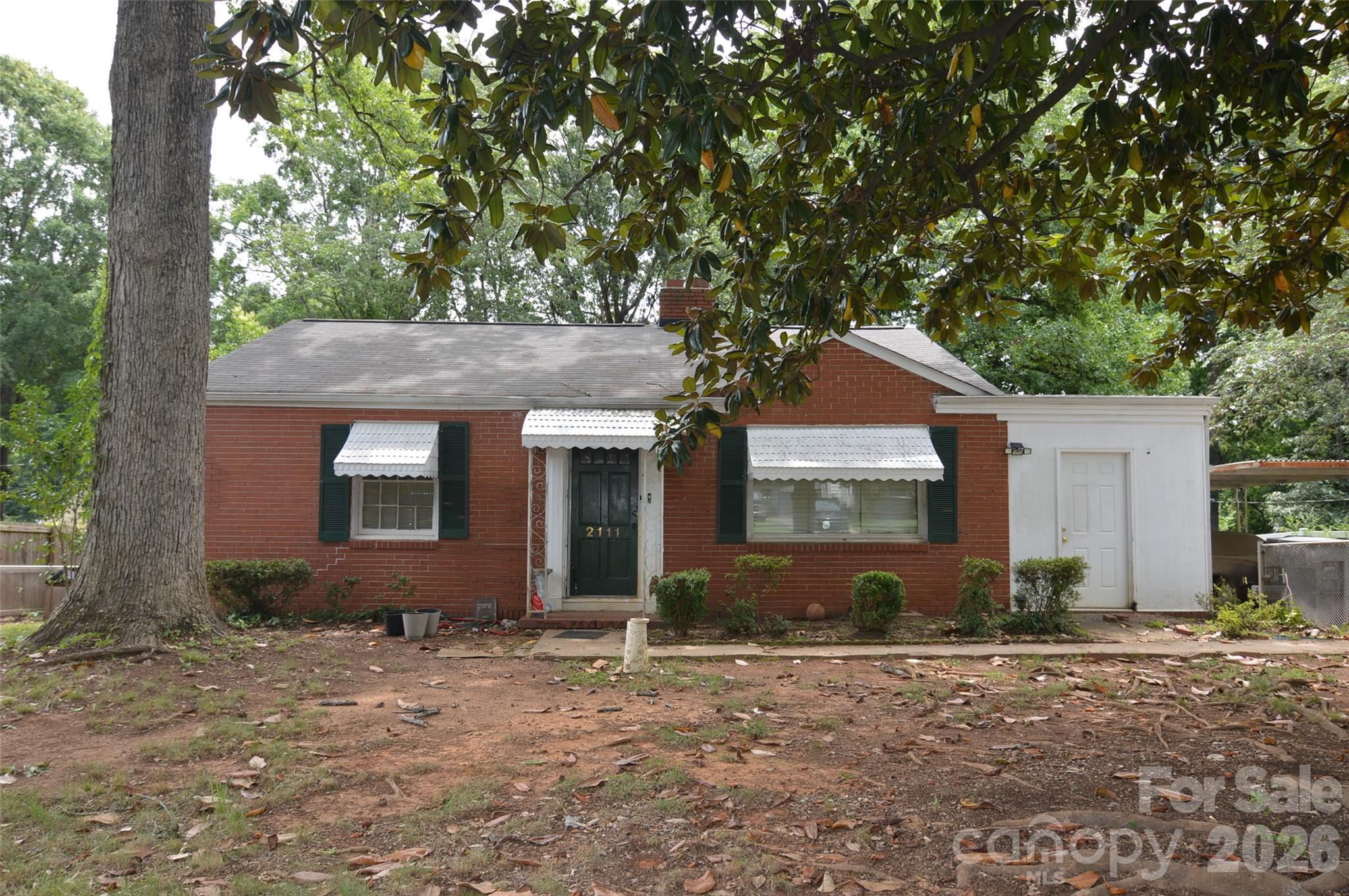 2111 Dickens Avenue Property Photo 2