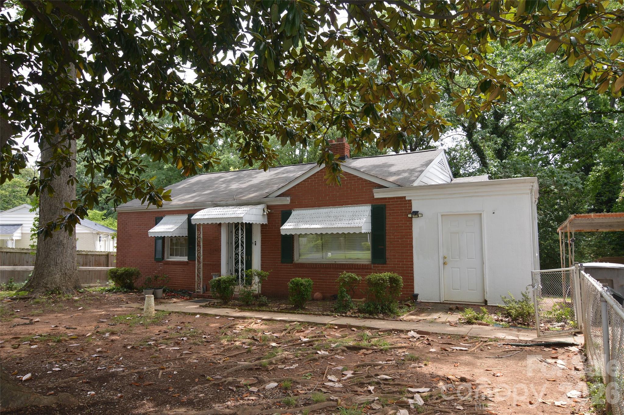 2111 Dickens Avenue Property Photo 5