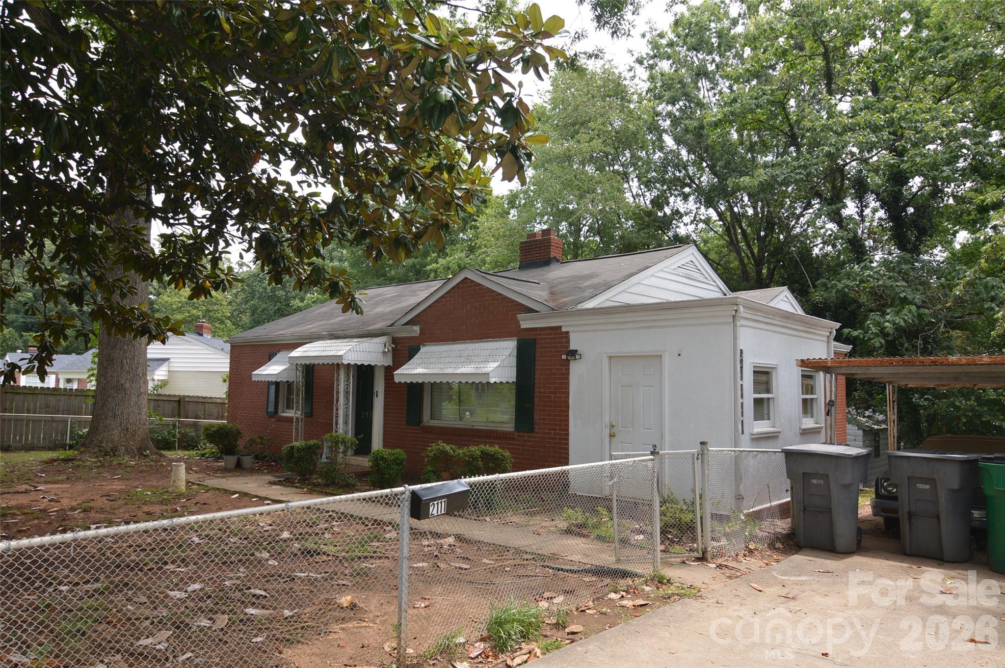 2111 Dickens Avenue Property Photo 6