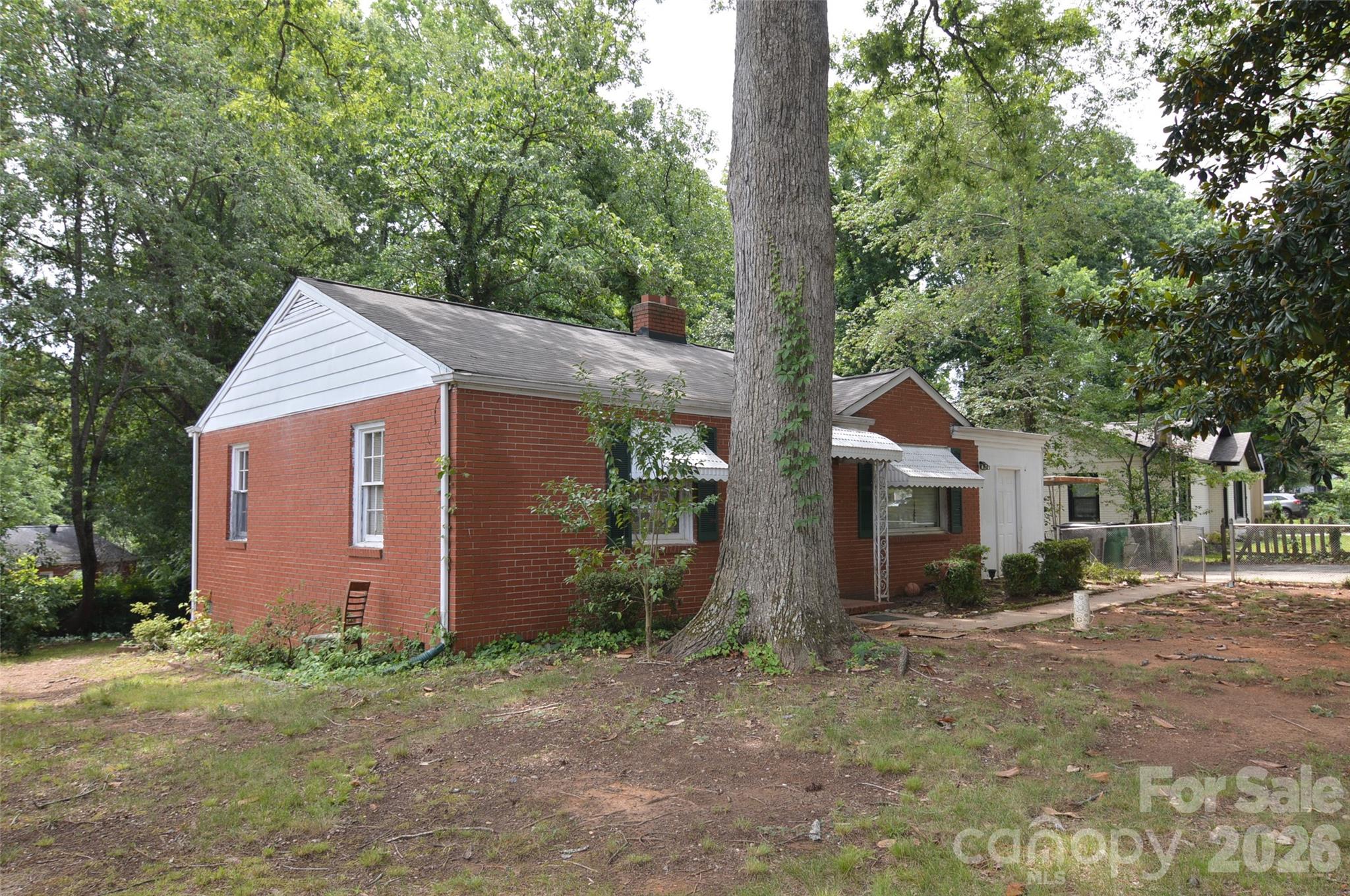 2111 Dickens Avenue Property Photo 7