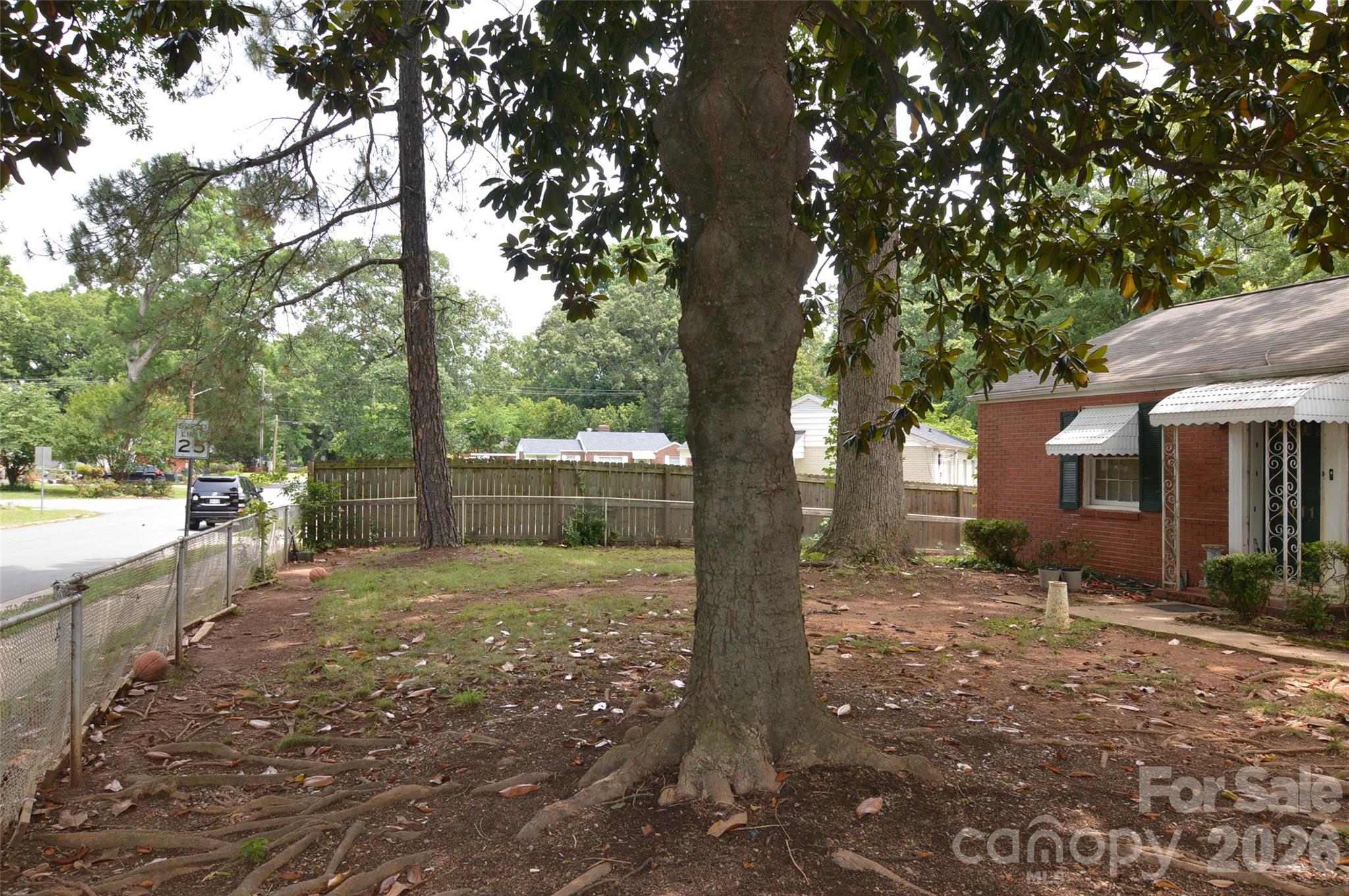 2111 Dickens Avenue Property Photo 9