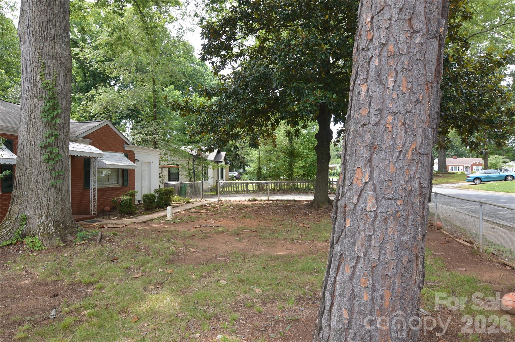 2111 Dickens Avenue Property Photo 11