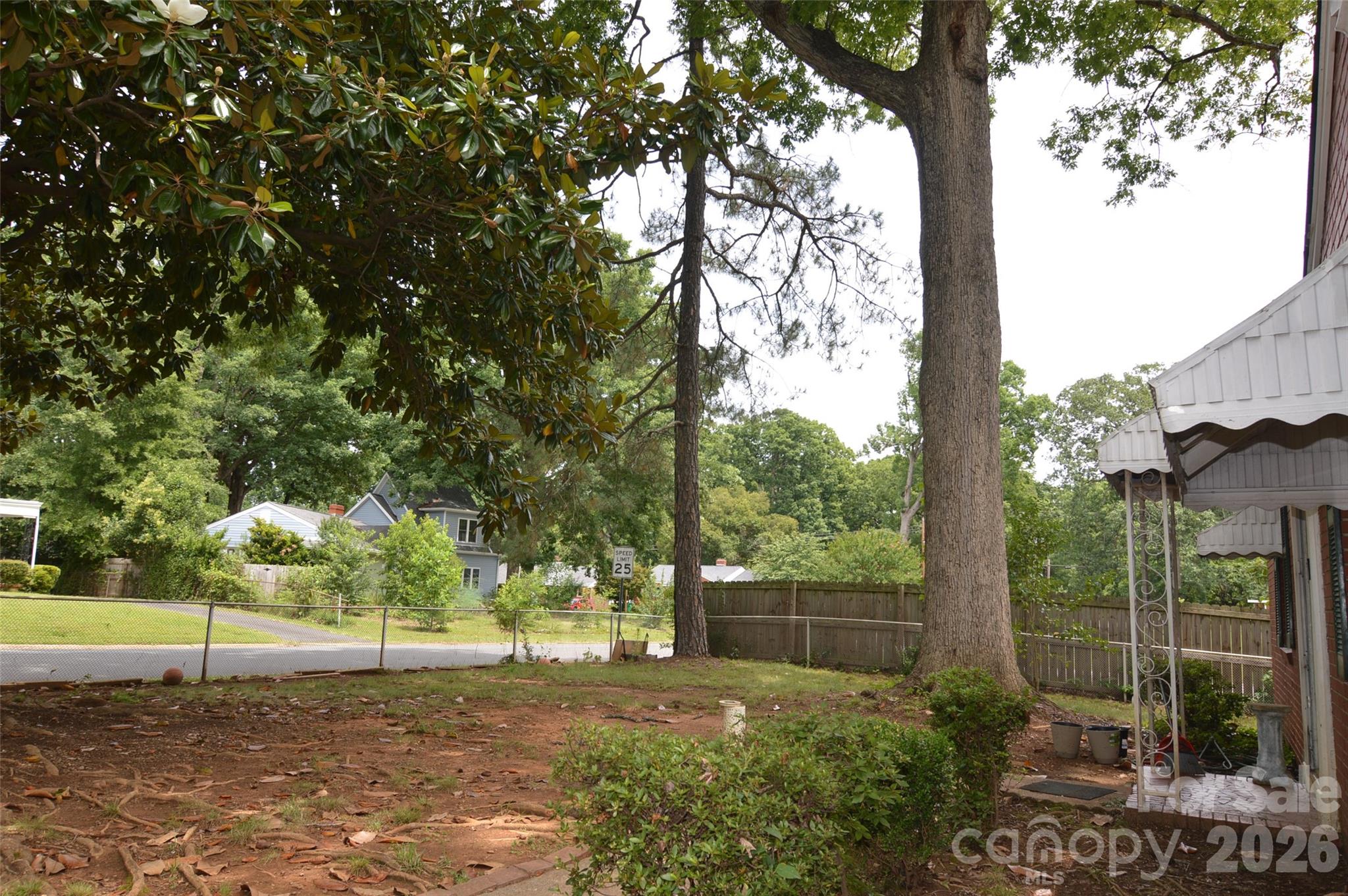 2111 Dickens Avenue Property Photo 12