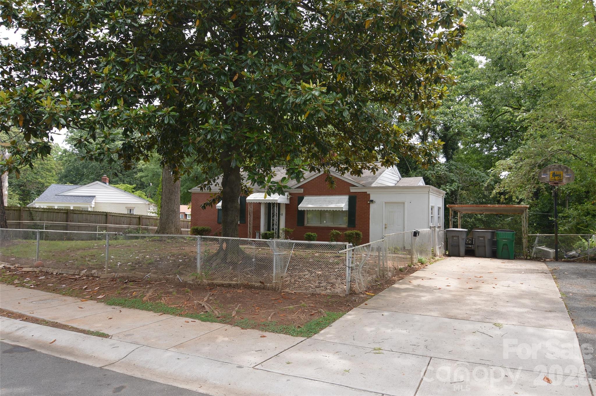 2111 Dickens Avenue Property Photo 13