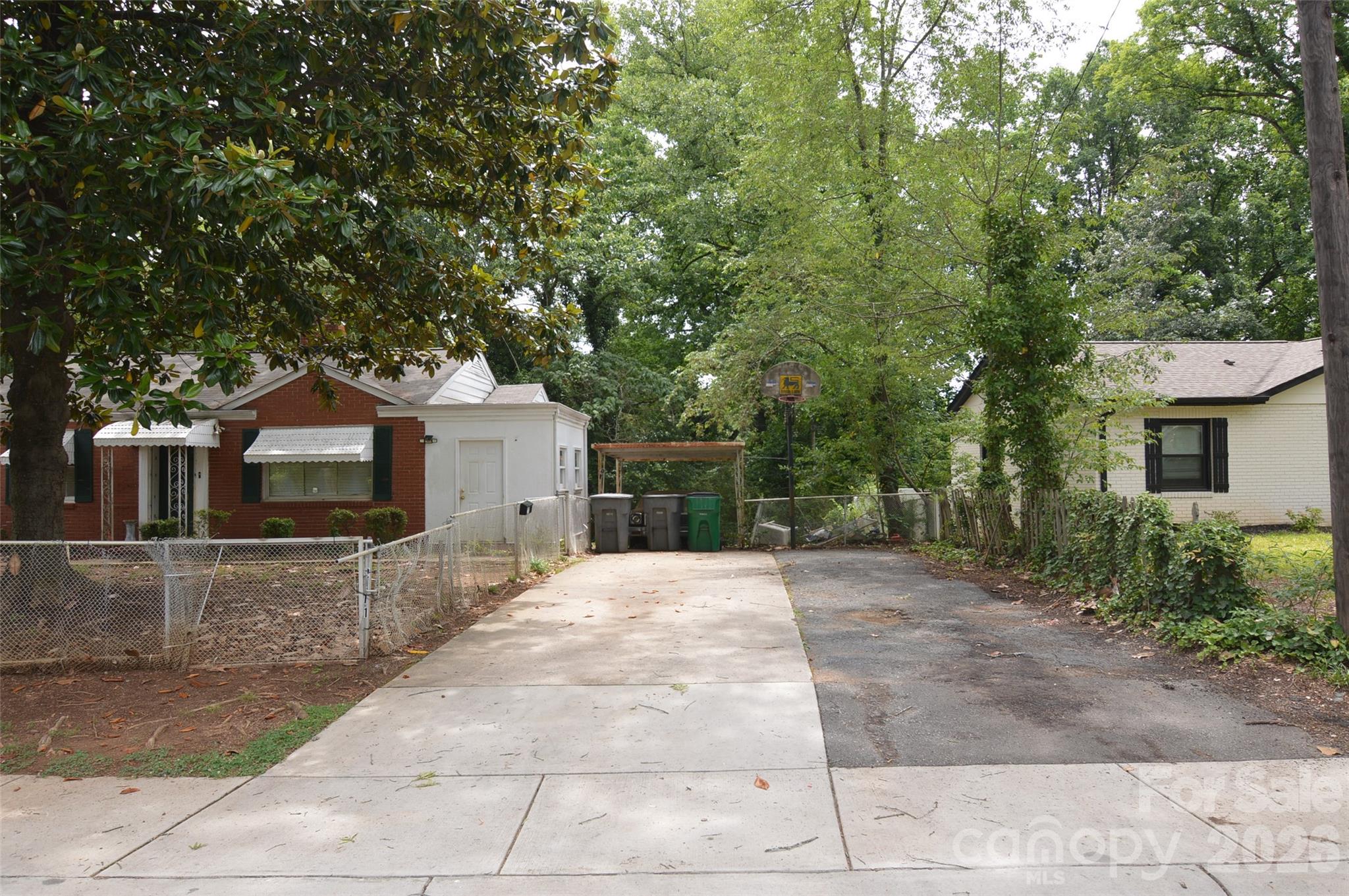 2111 Dickens Avenue Property Photo 14