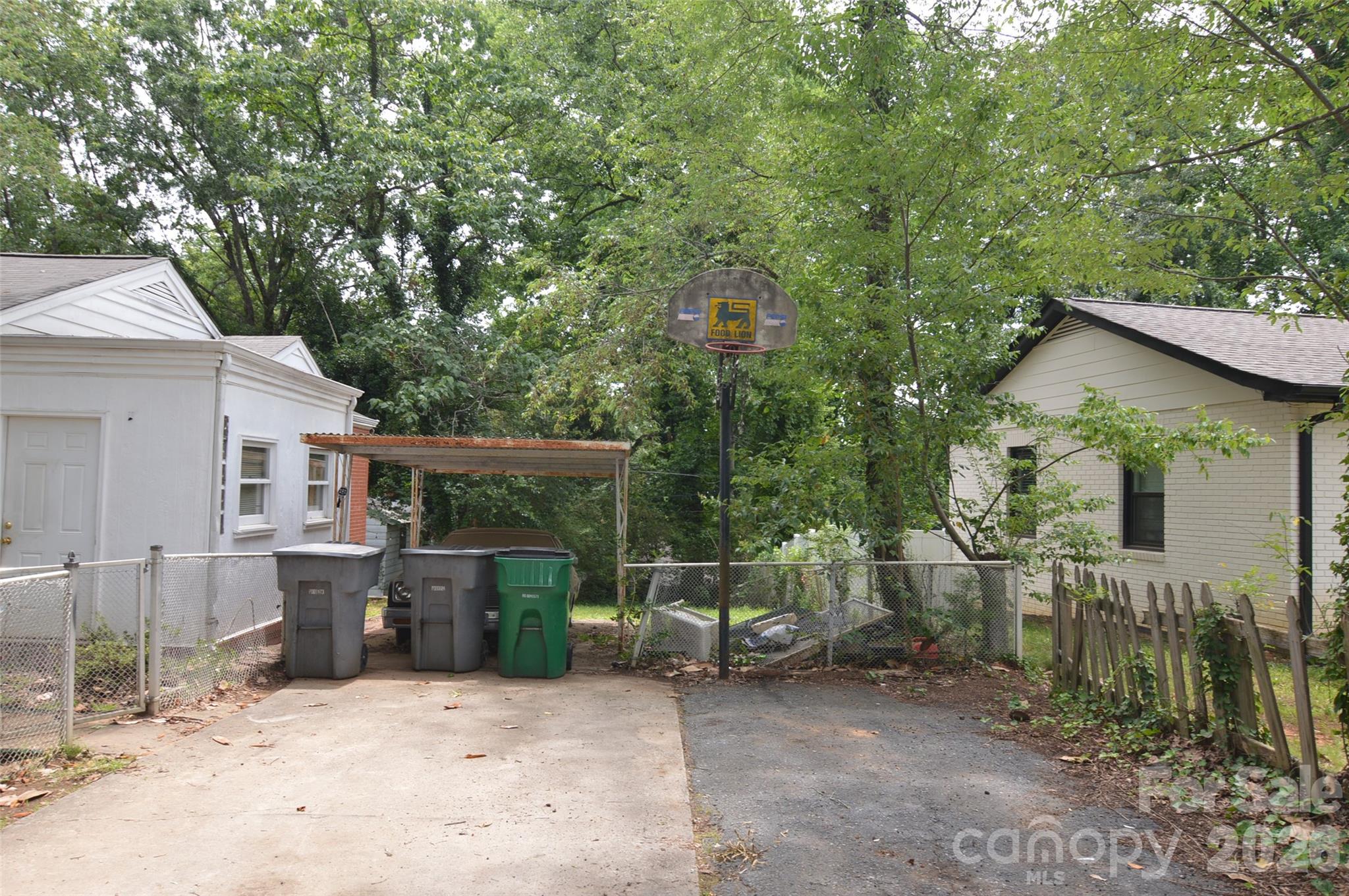 2111 Dickens Avenue Property Photo 15