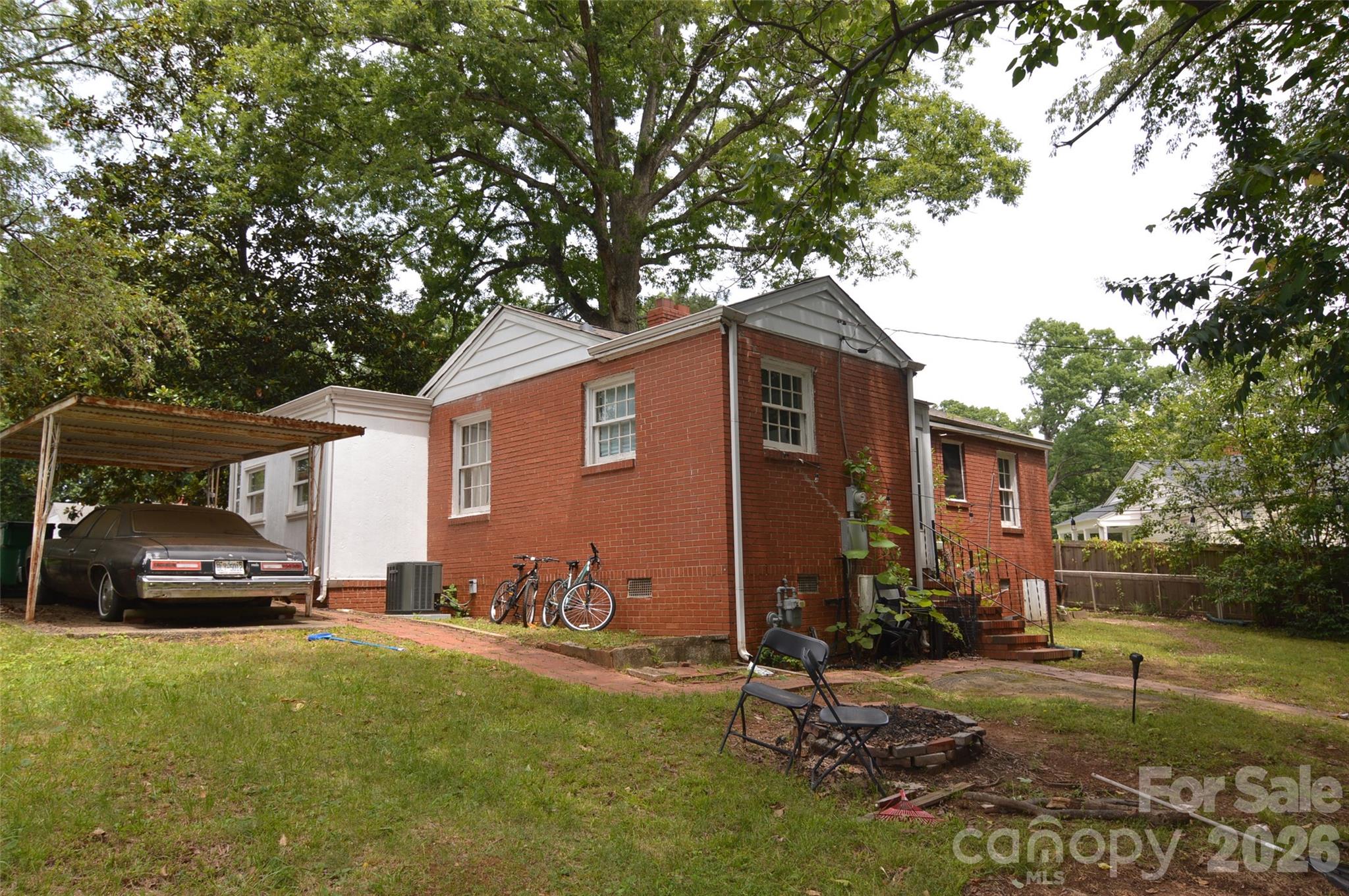 2111 Dickens Avenue Property Photo 18
