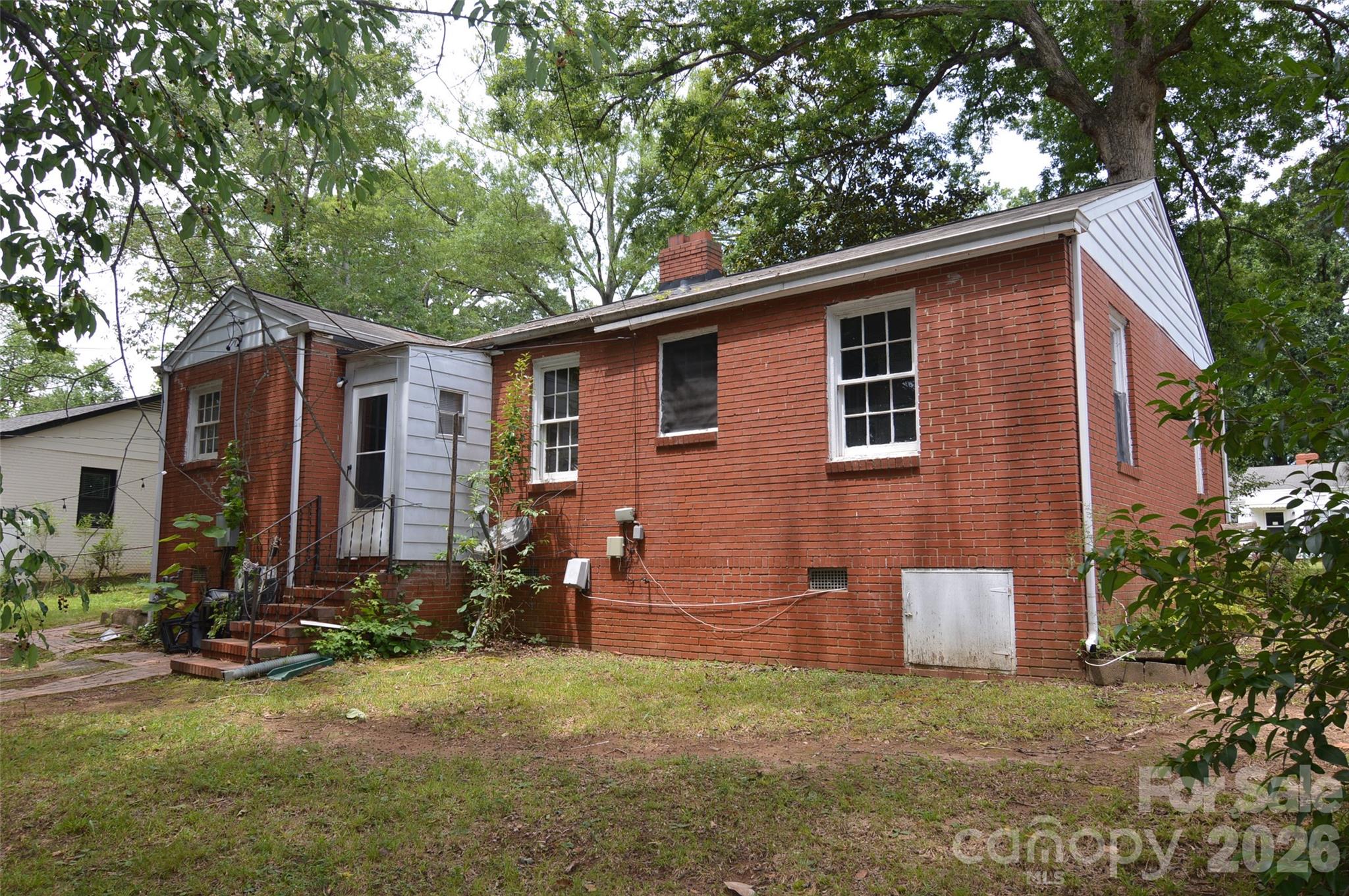 2111 Dickens Avenue Property Photo 21