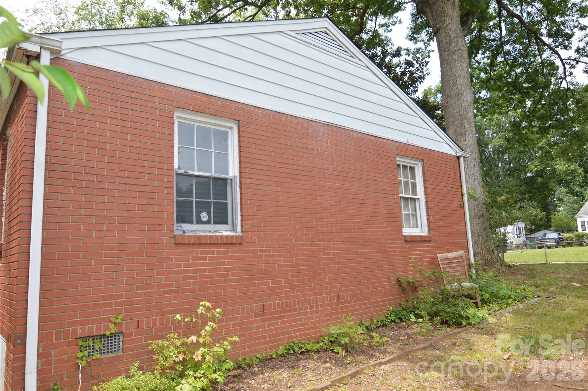 2111 Dickens Avenue Property Photo 24