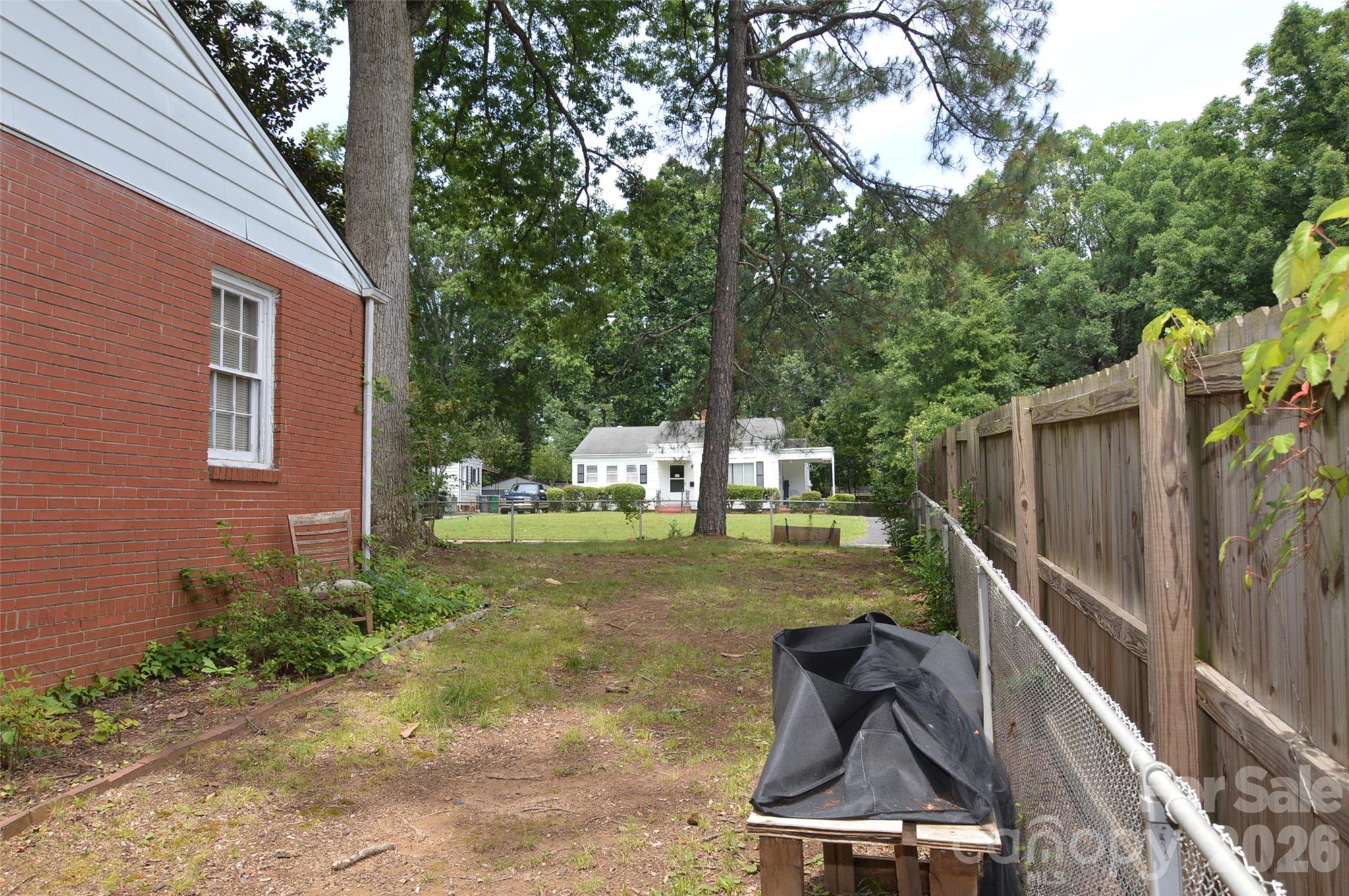 2111 Dickens Avenue Property Photo 25