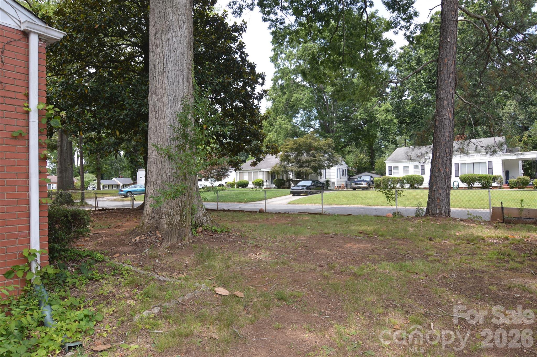 2111 Dickens Avenue Property Photo 26