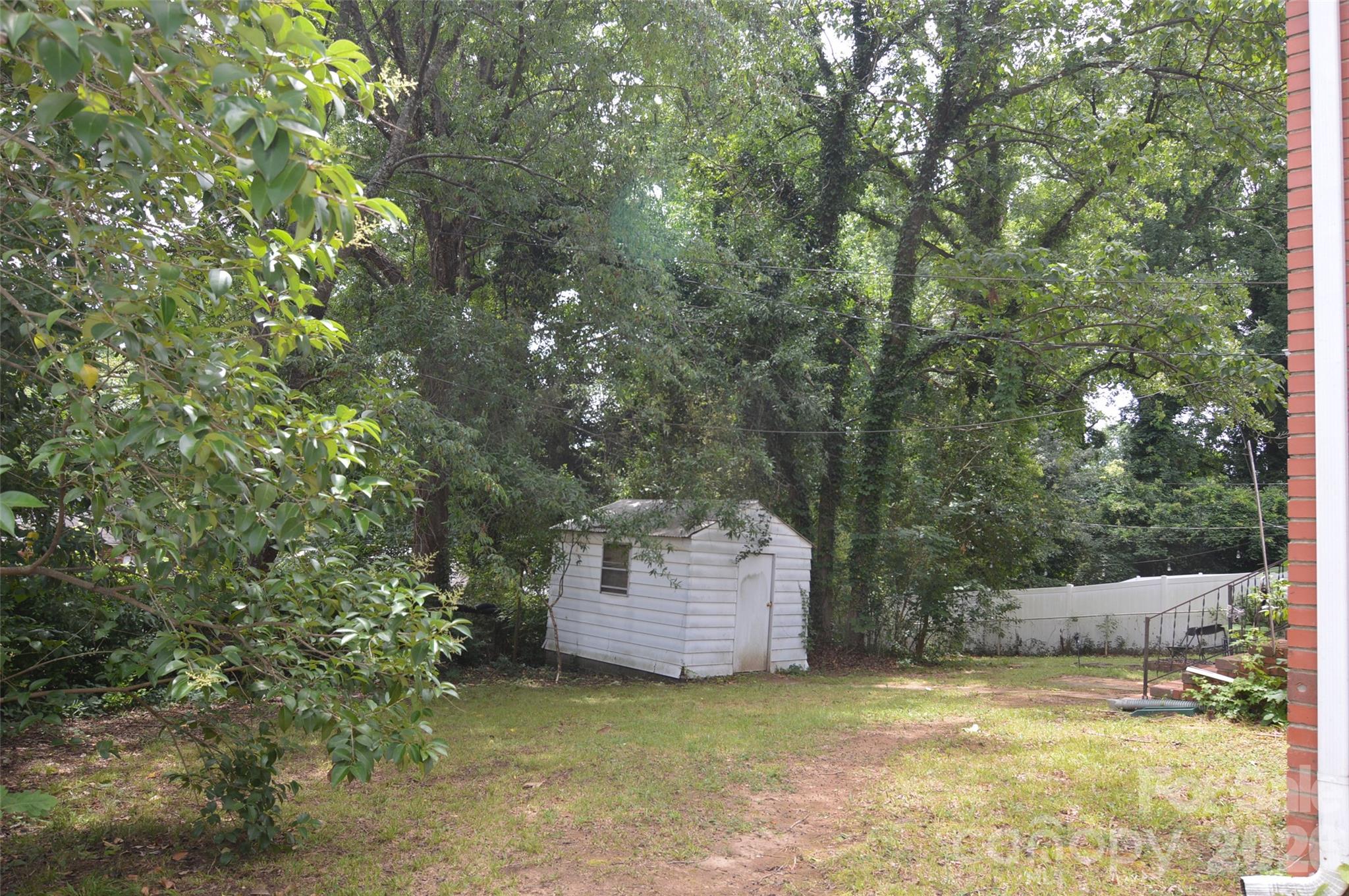 2111 Dickens Avenue Property Photo 28