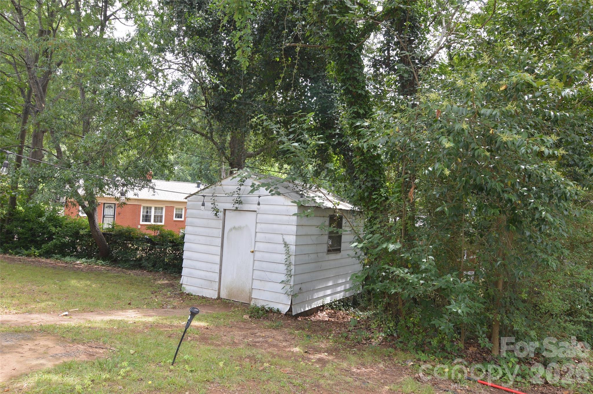 2111 Dickens Avenue Property Photo 29