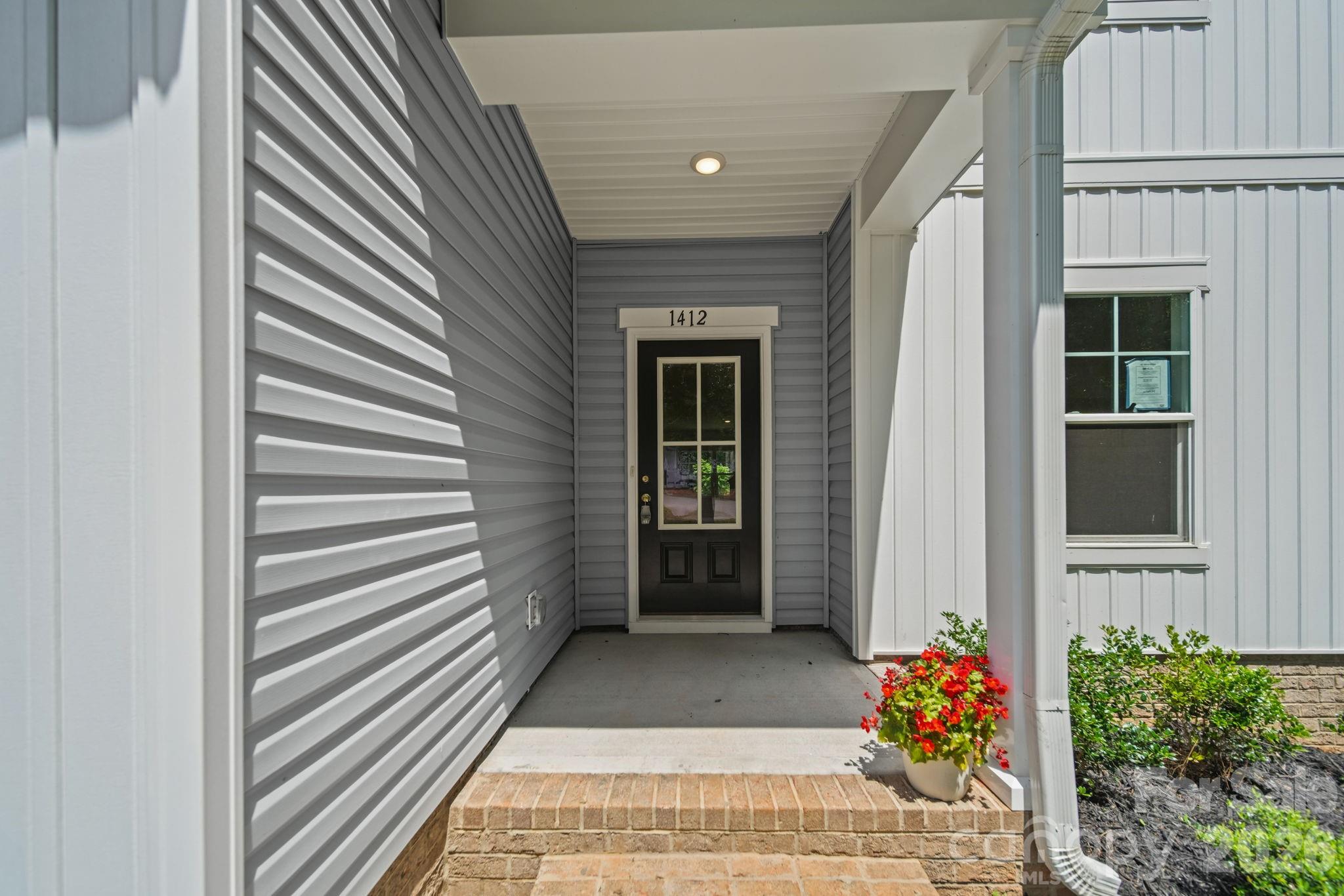 1412 Hubbard Terrace Property Photo 3