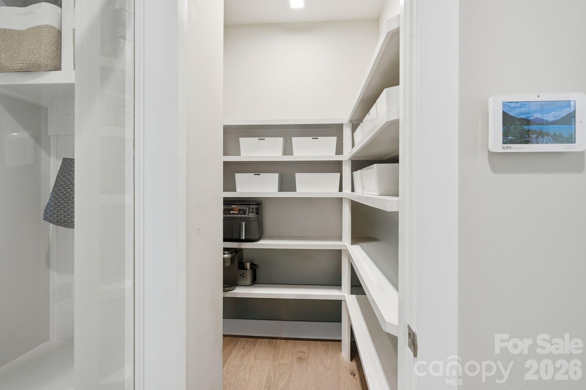 1086 Weir Court Property Photo 15