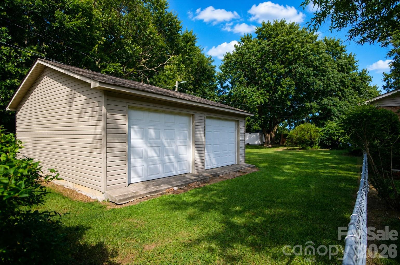 2914 Dresden Drive Property Photo 4