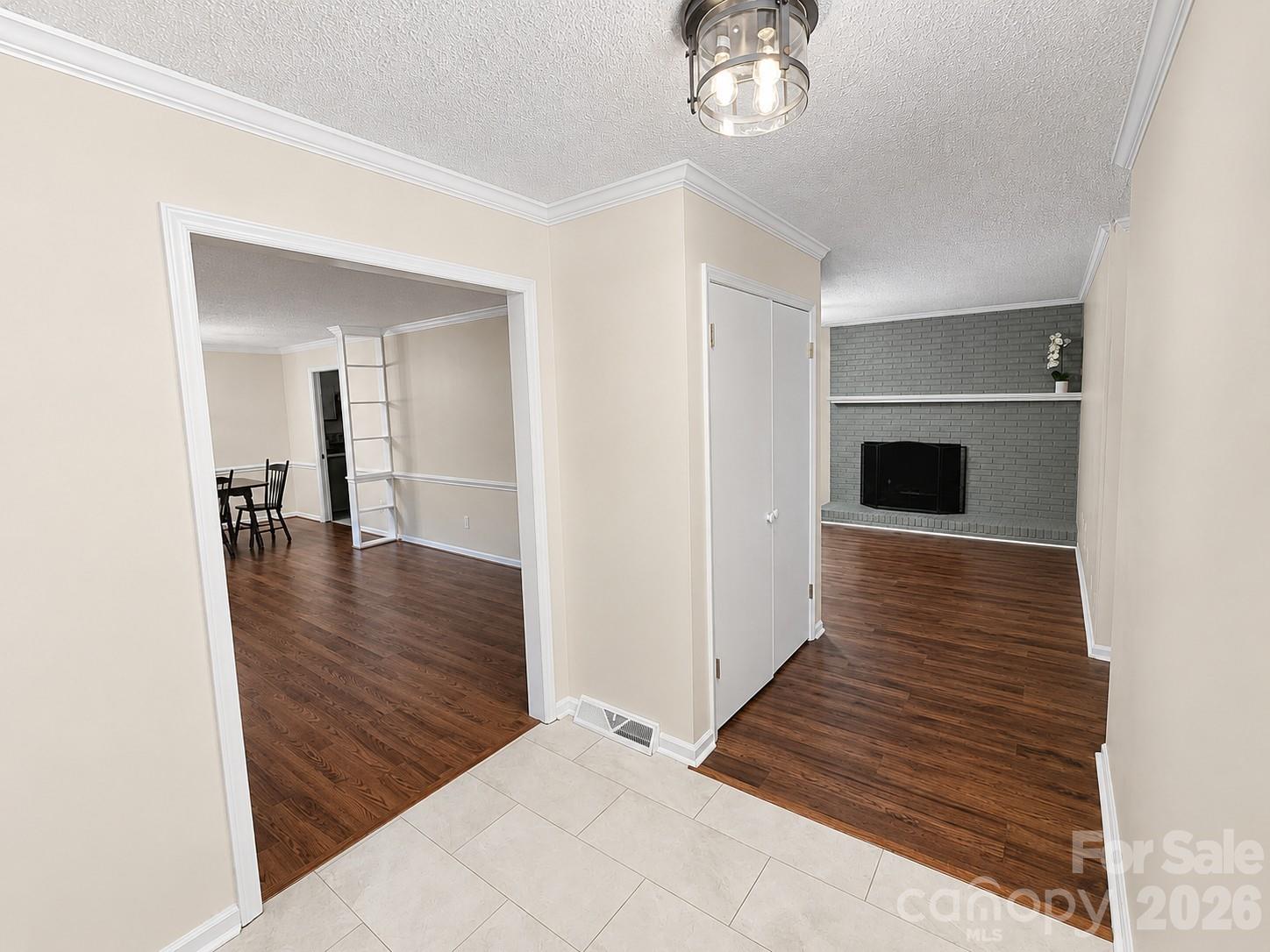 2914 Dresden Drive Property Photo 6