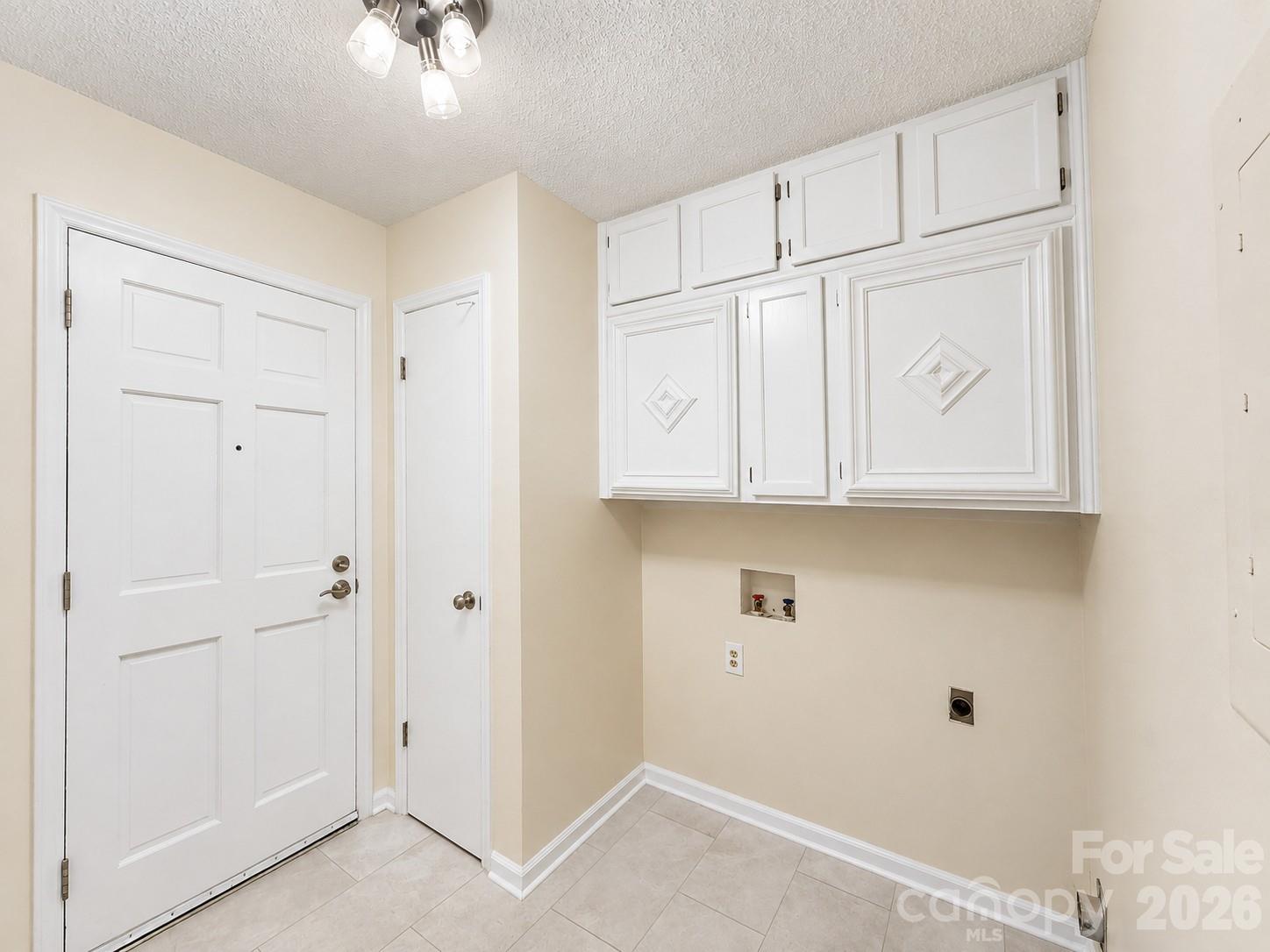 2914 Dresden Drive Property Photo 12
